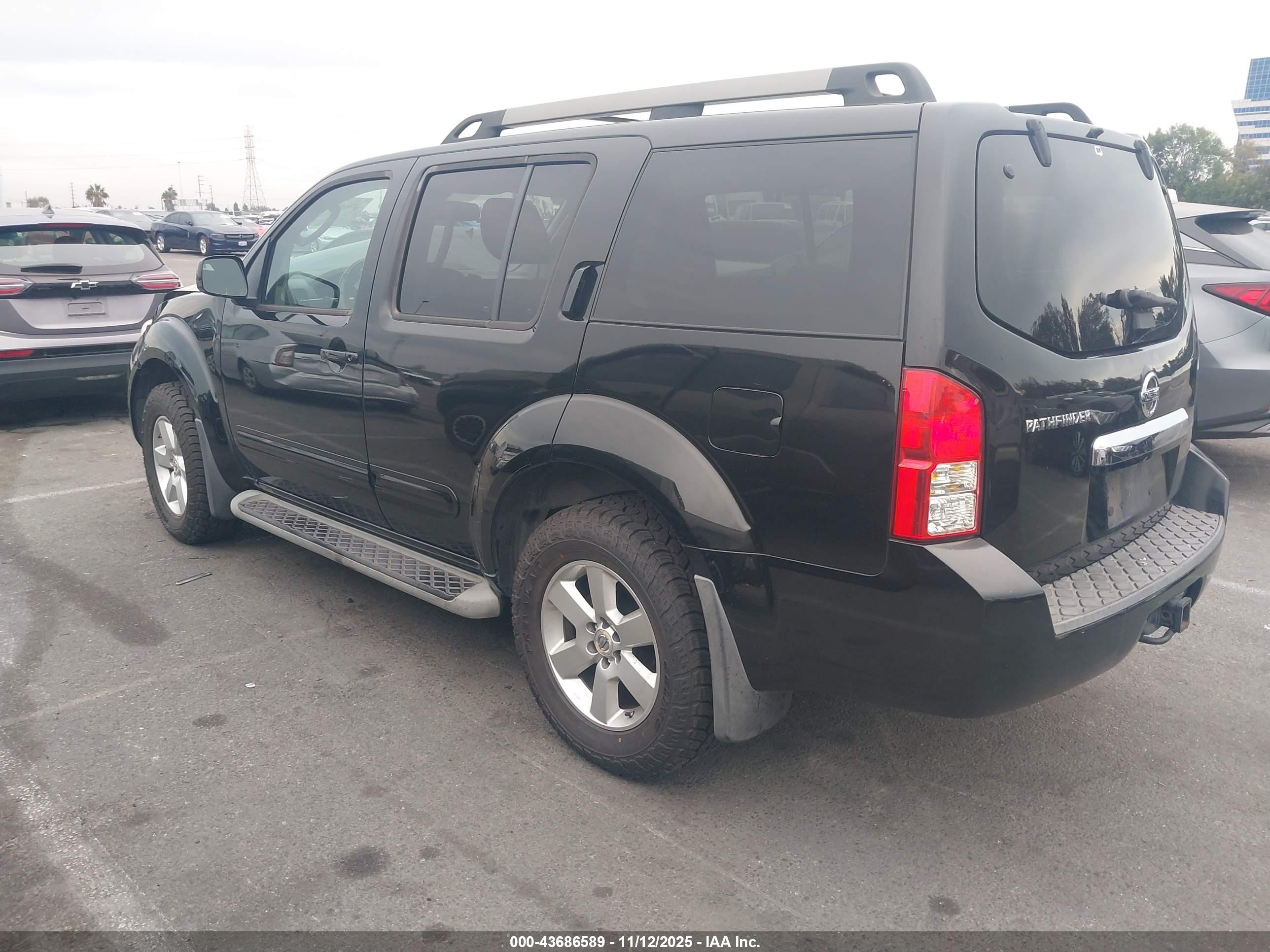 NISSAN PATHFINDER image 3