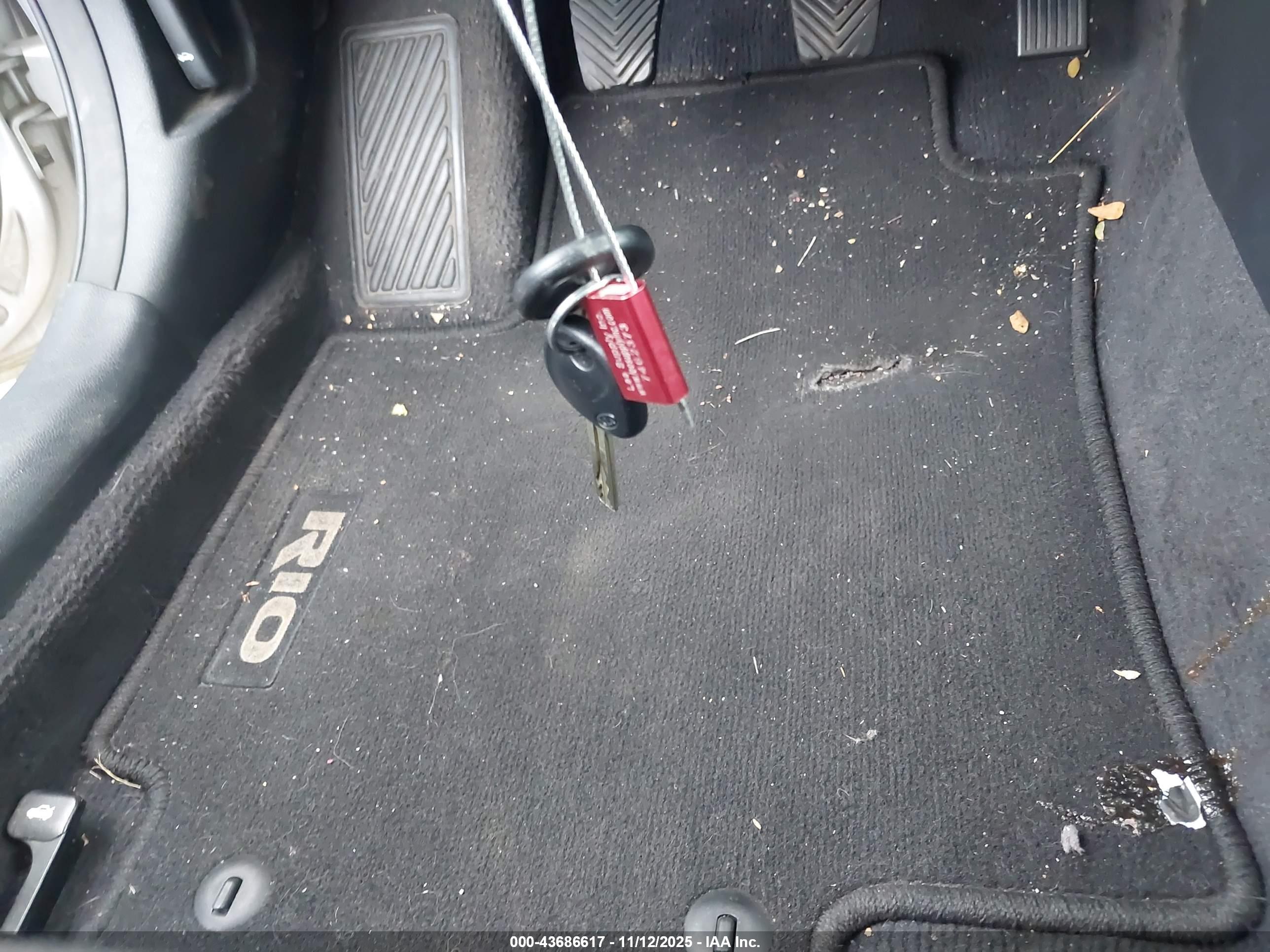 KIA RIO image 11