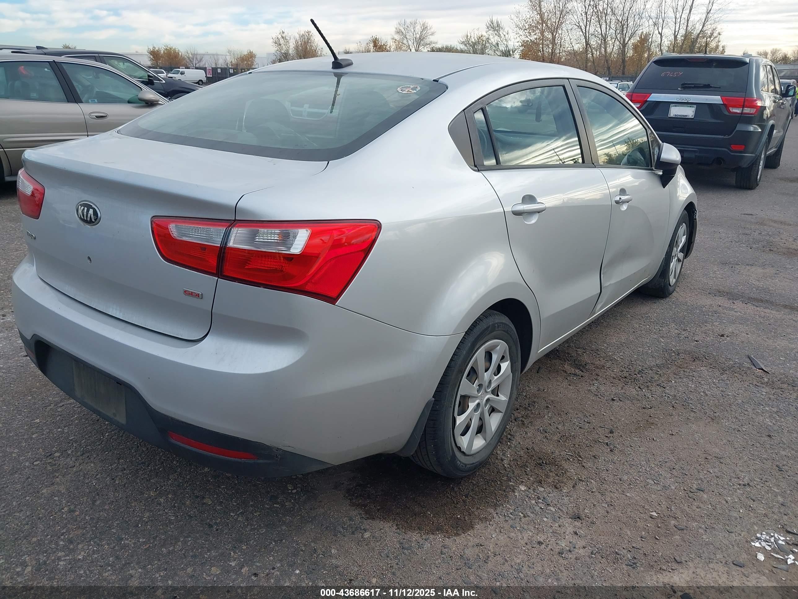 KIA RIO image 4