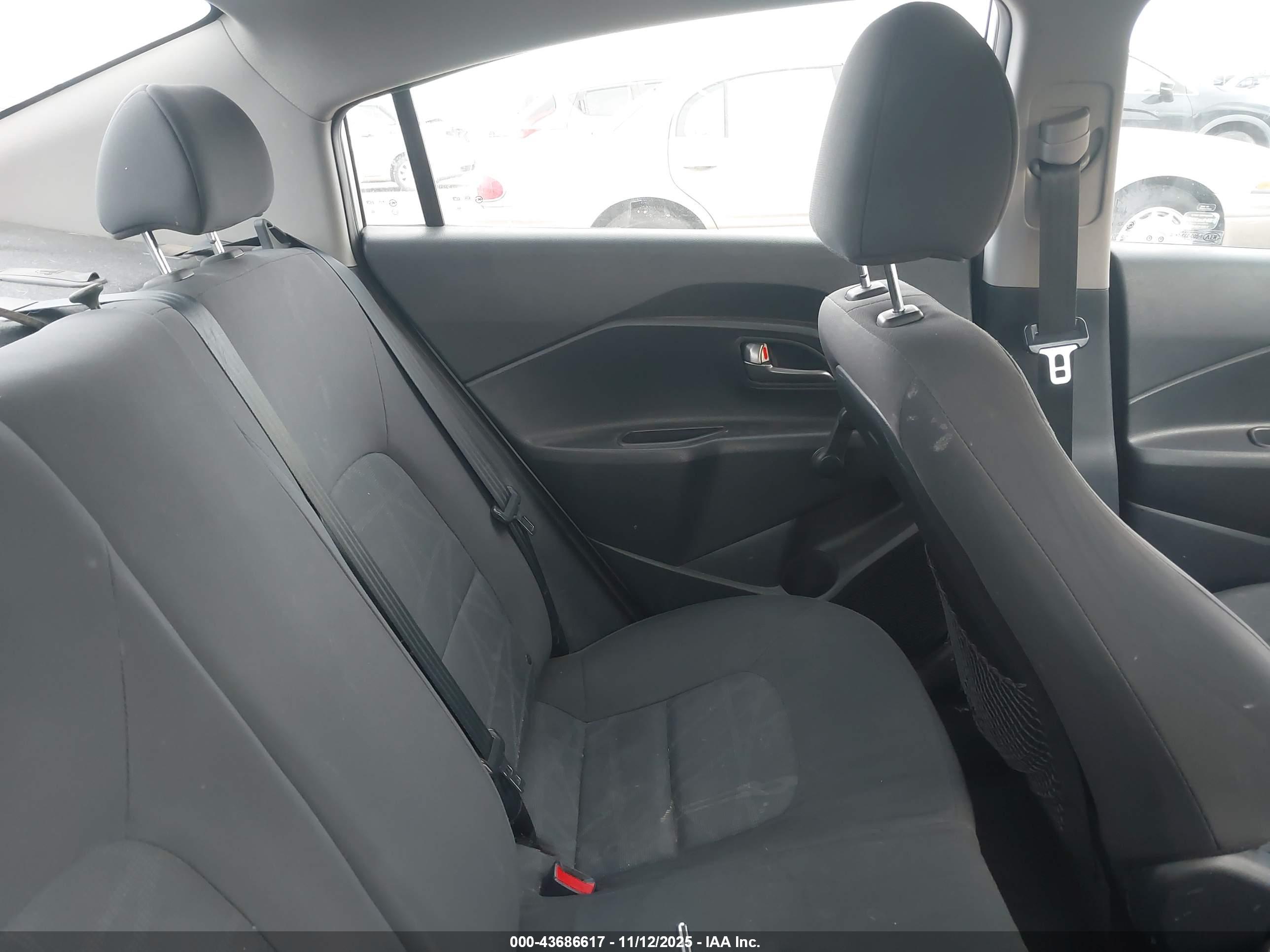 KIA RIO image 8