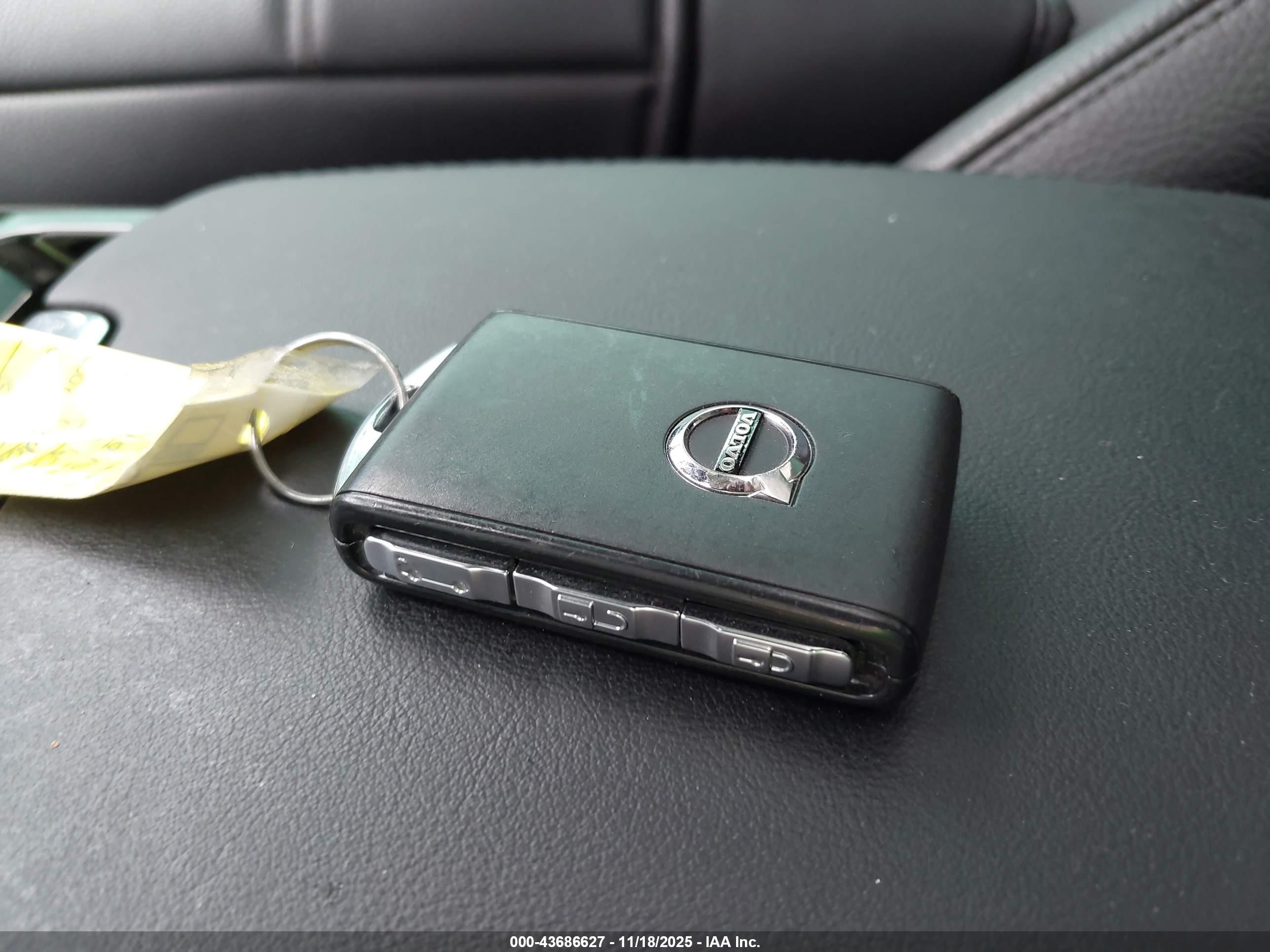 VOLVO S60 image 11