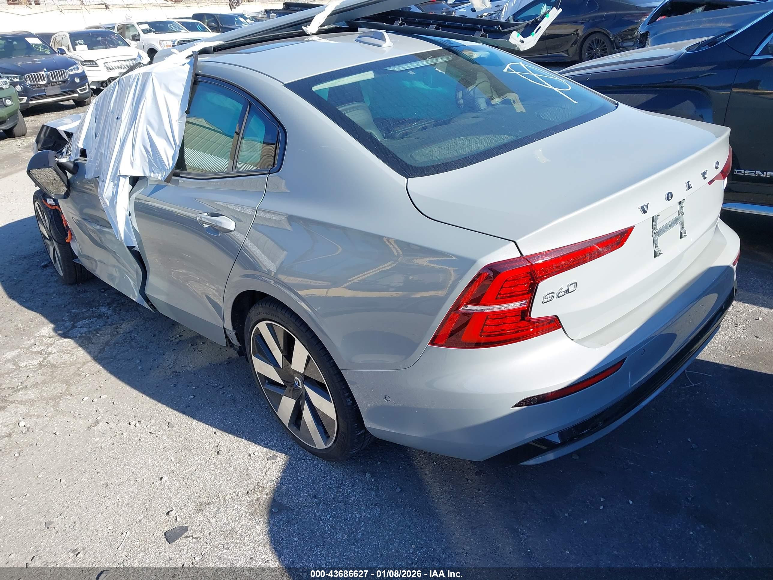 VOLVO S60 image 3