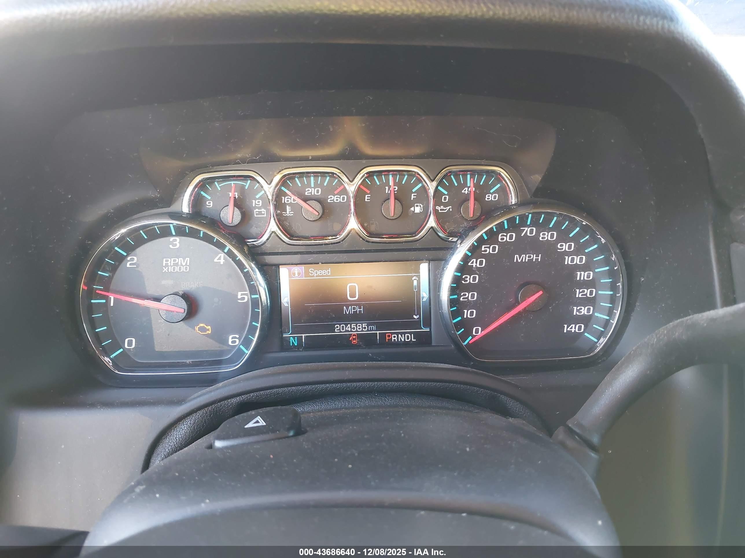 CHEVROLET SUBURBAN image 7