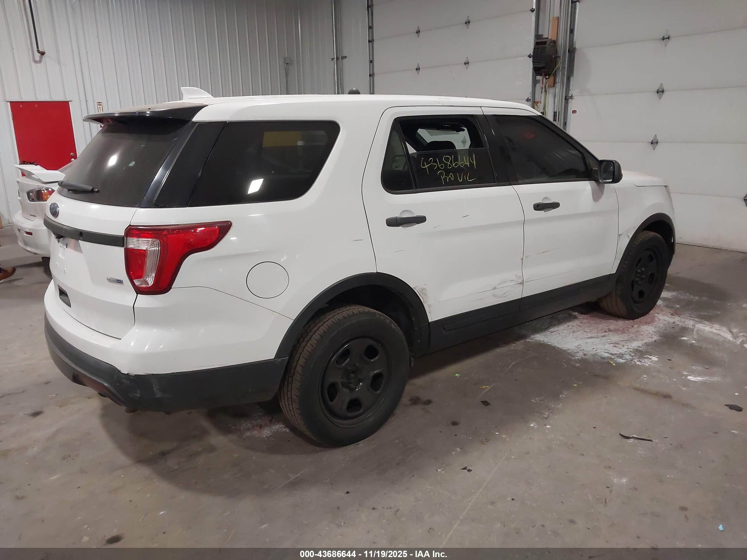 FORD UTILITY image 4