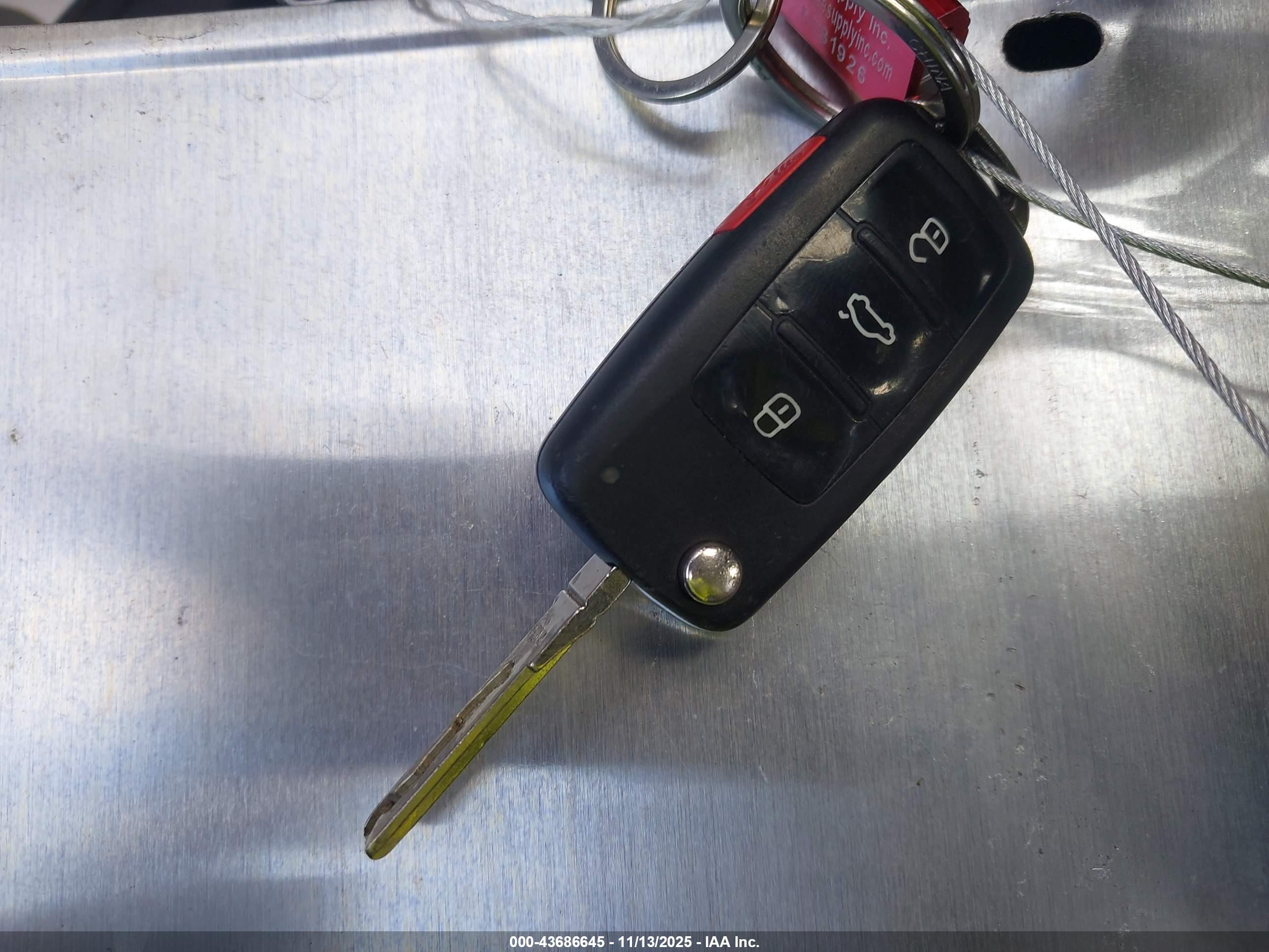 VOLKSWAGEN BEETLE image 11