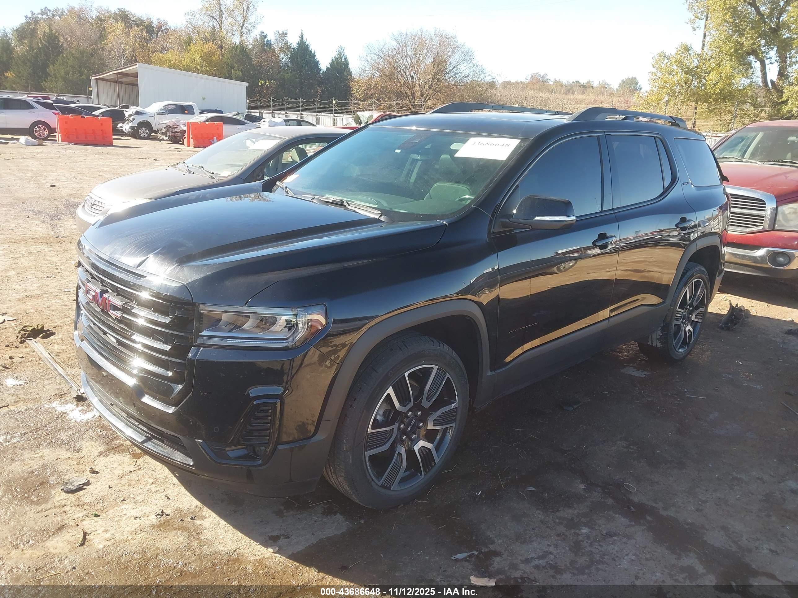 GMC ACADIA image 2