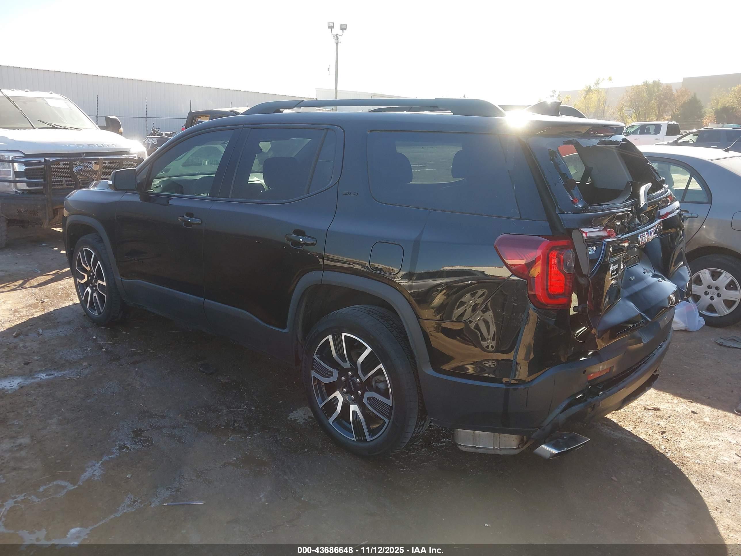 GMC ACADIA image 3