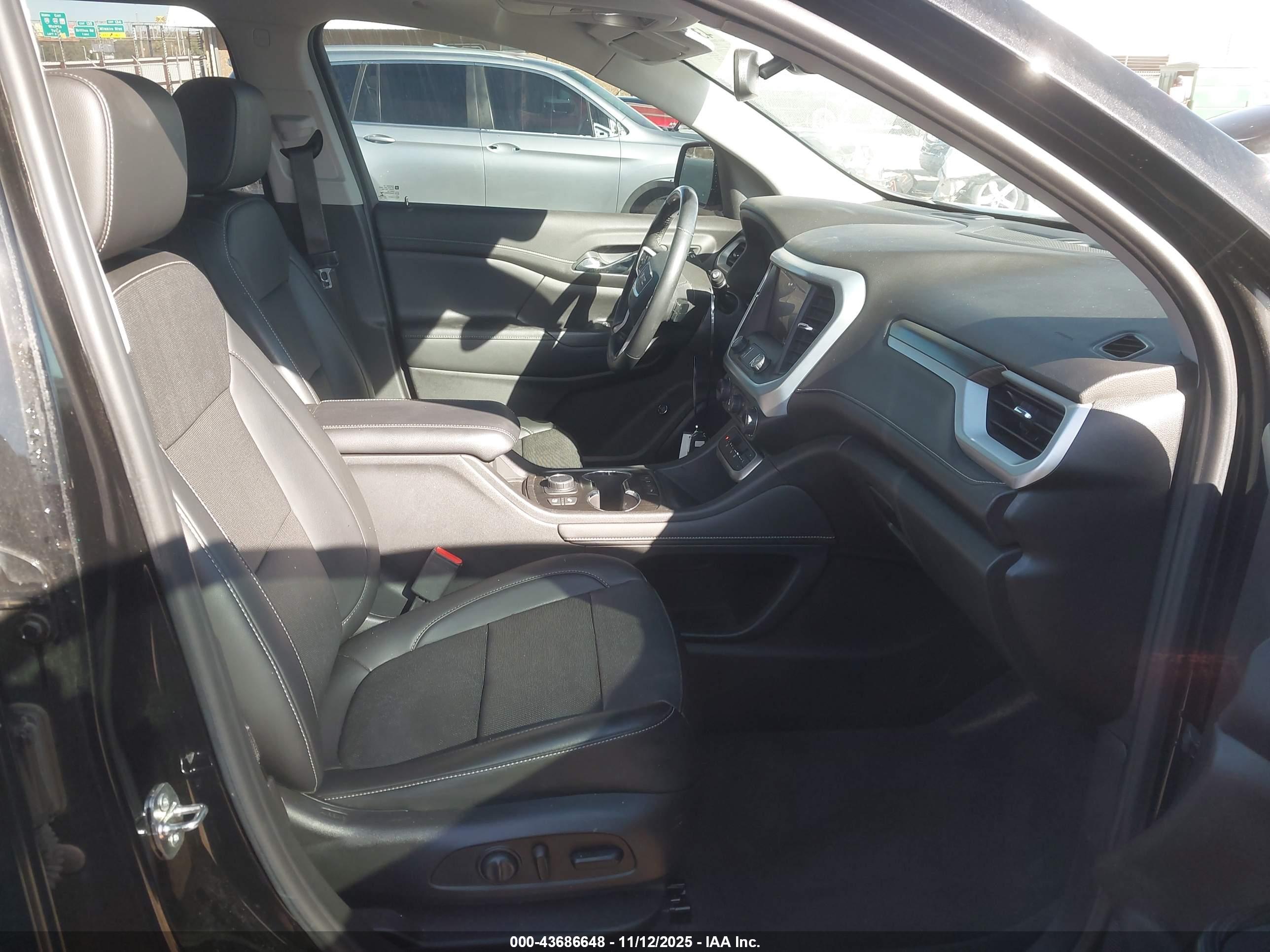 GMC ACADIA image 5