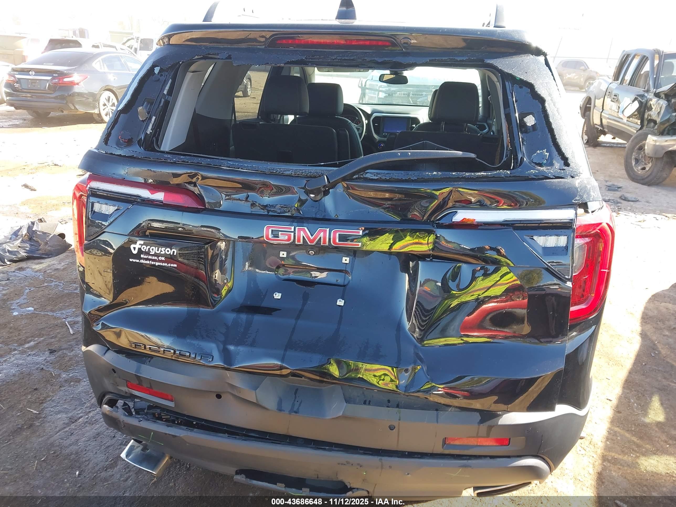 GMC ACADIA image 6