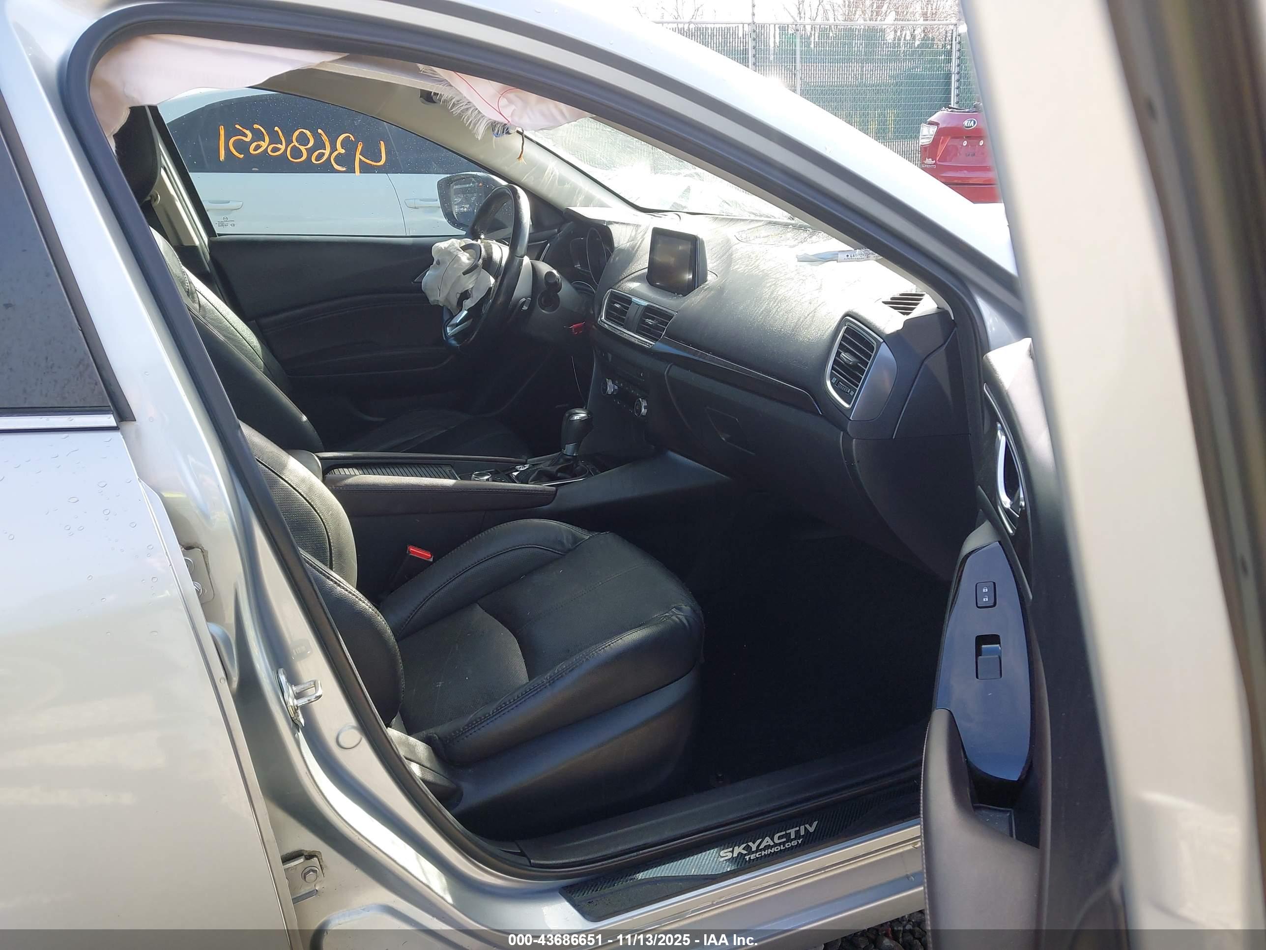 MAZDA MAZDA3 image 5