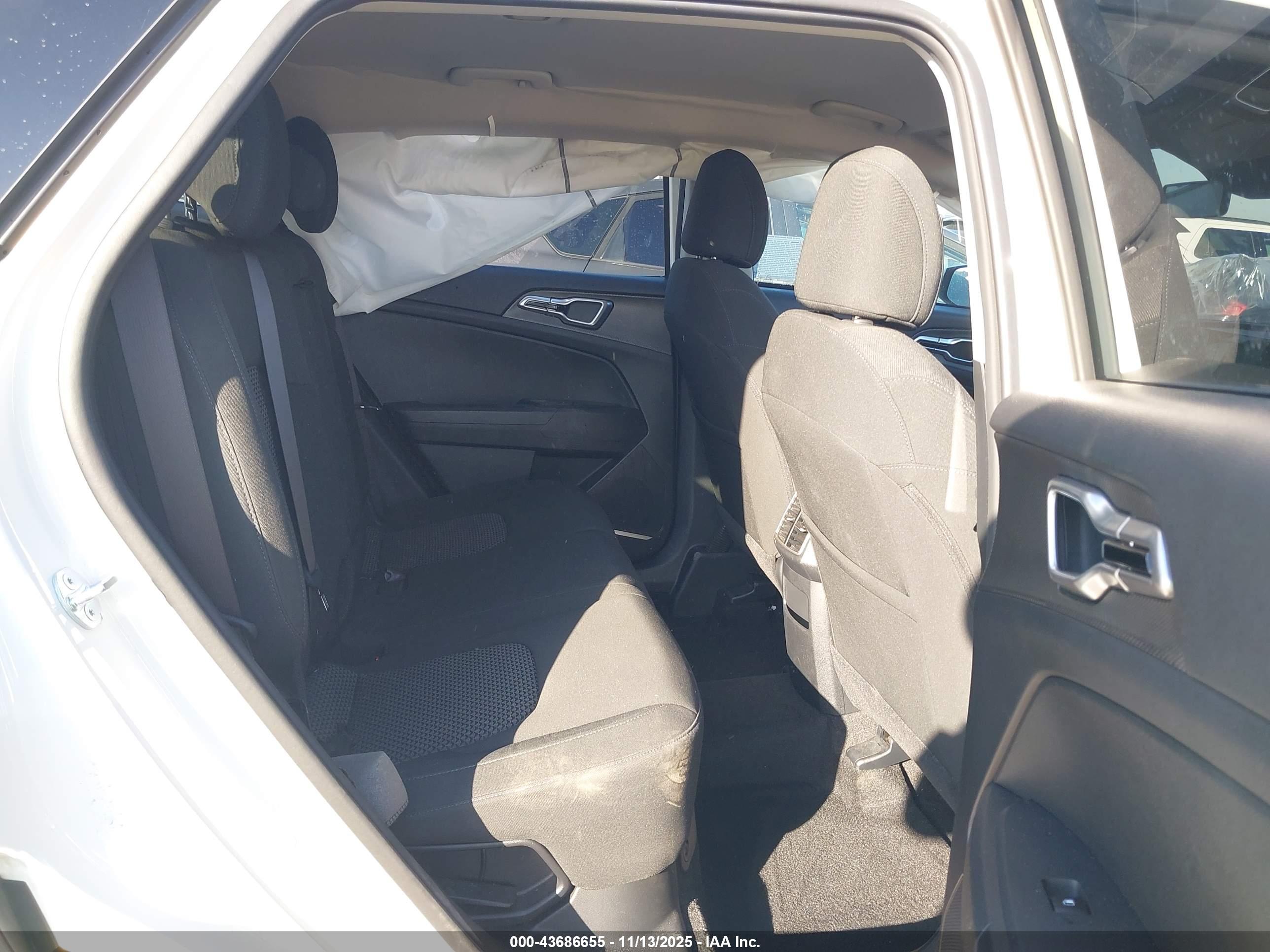 KIA SPORTAGE image 8