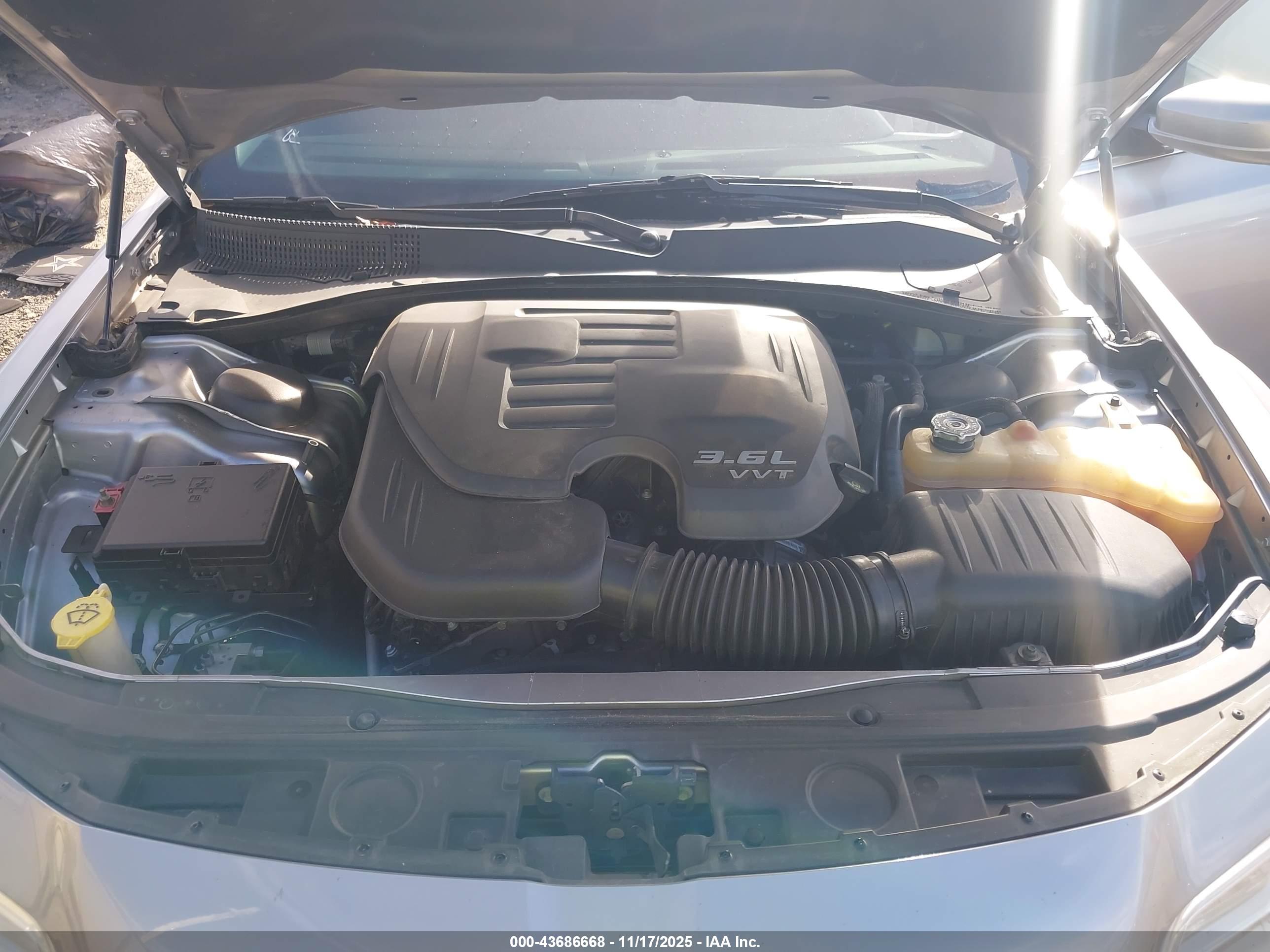 CHRYSLER 300 image 10