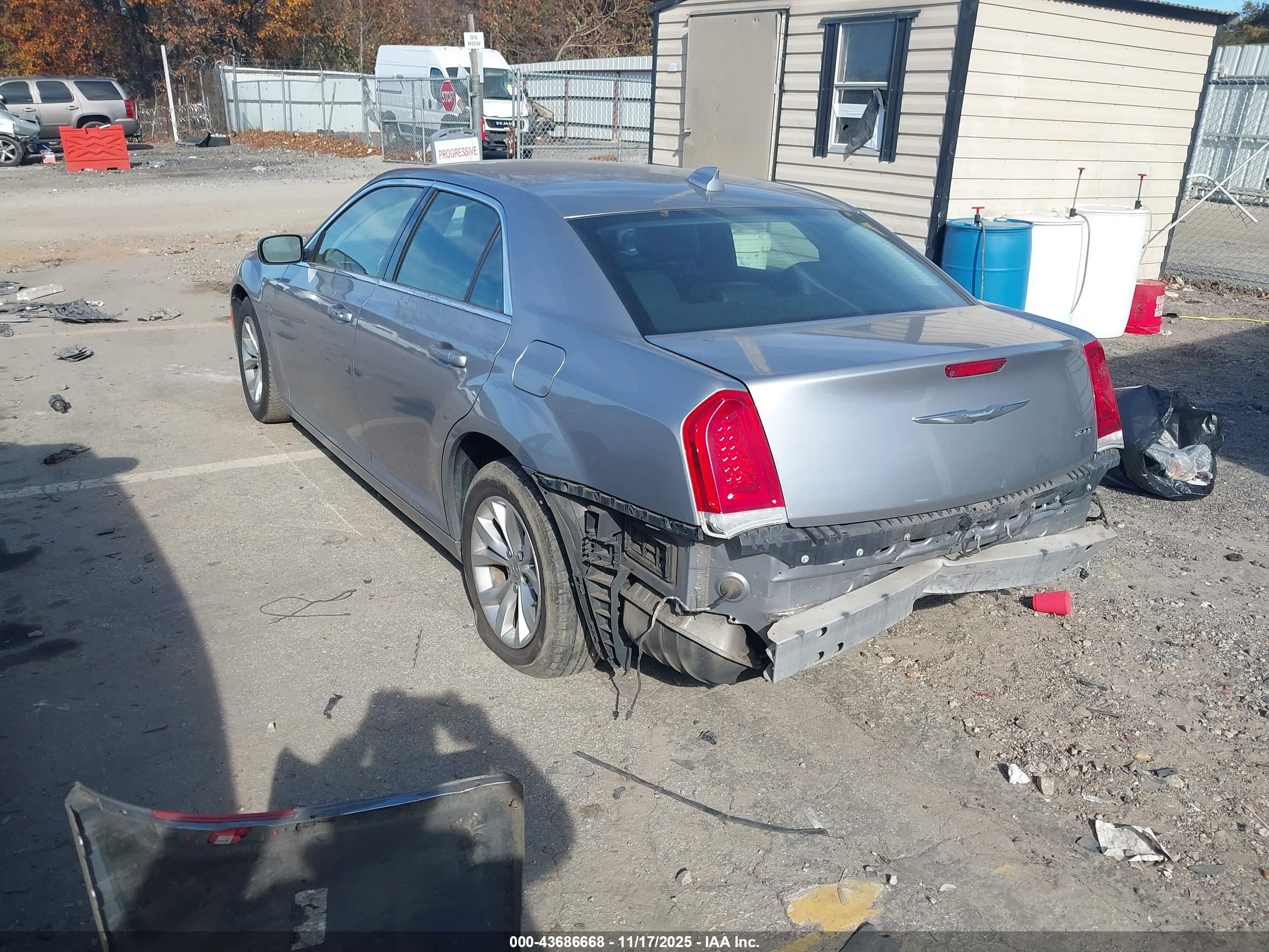 CHRYSLER 300 image 3