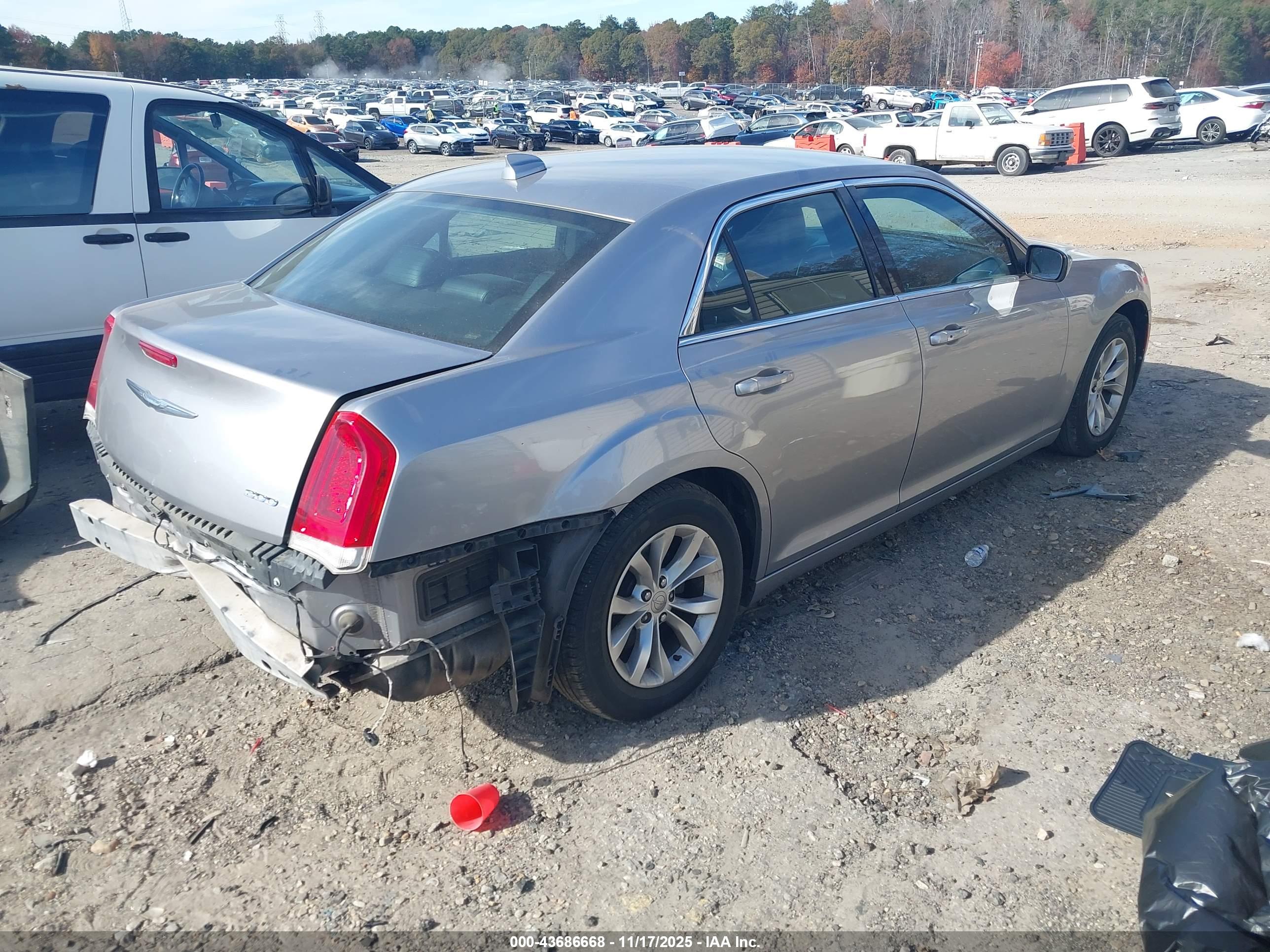 CHRYSLER 300 image 4