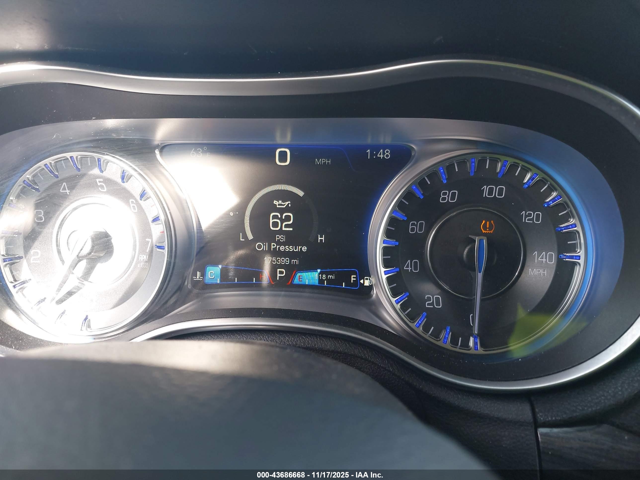 CHRYSLER 300 image 7