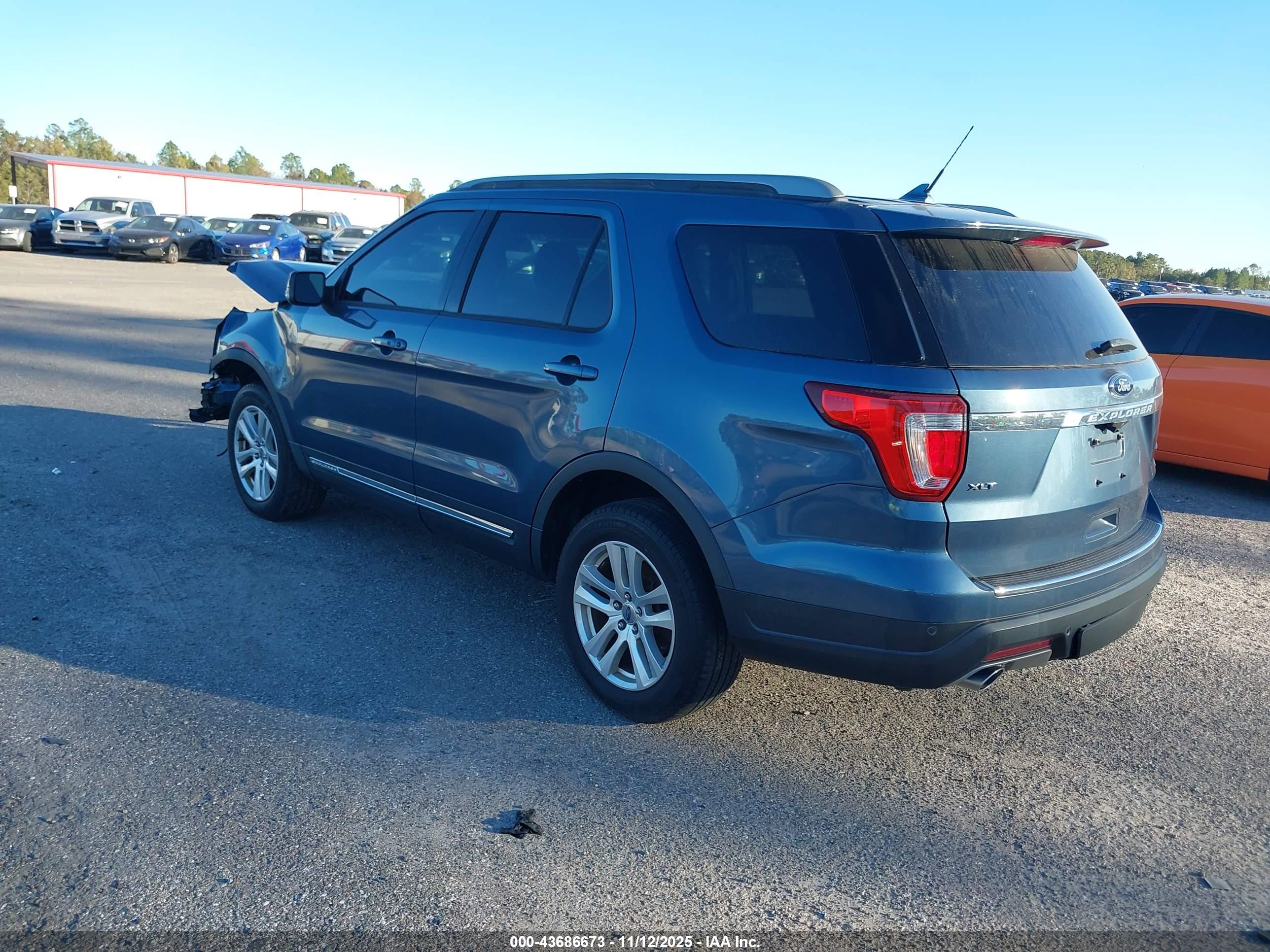 FORD EXPLORER image 3
