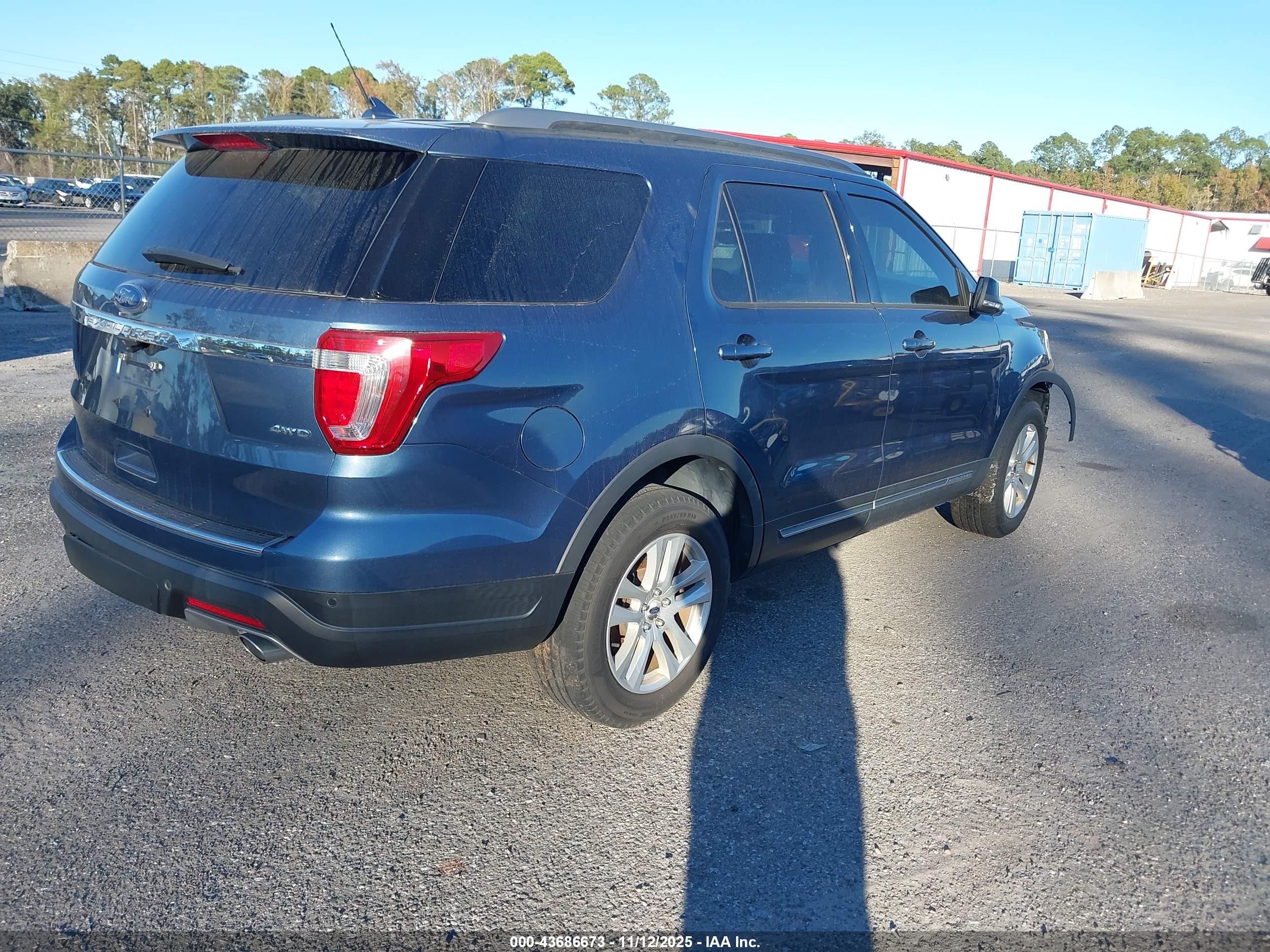 FORD EXPLORER image 4