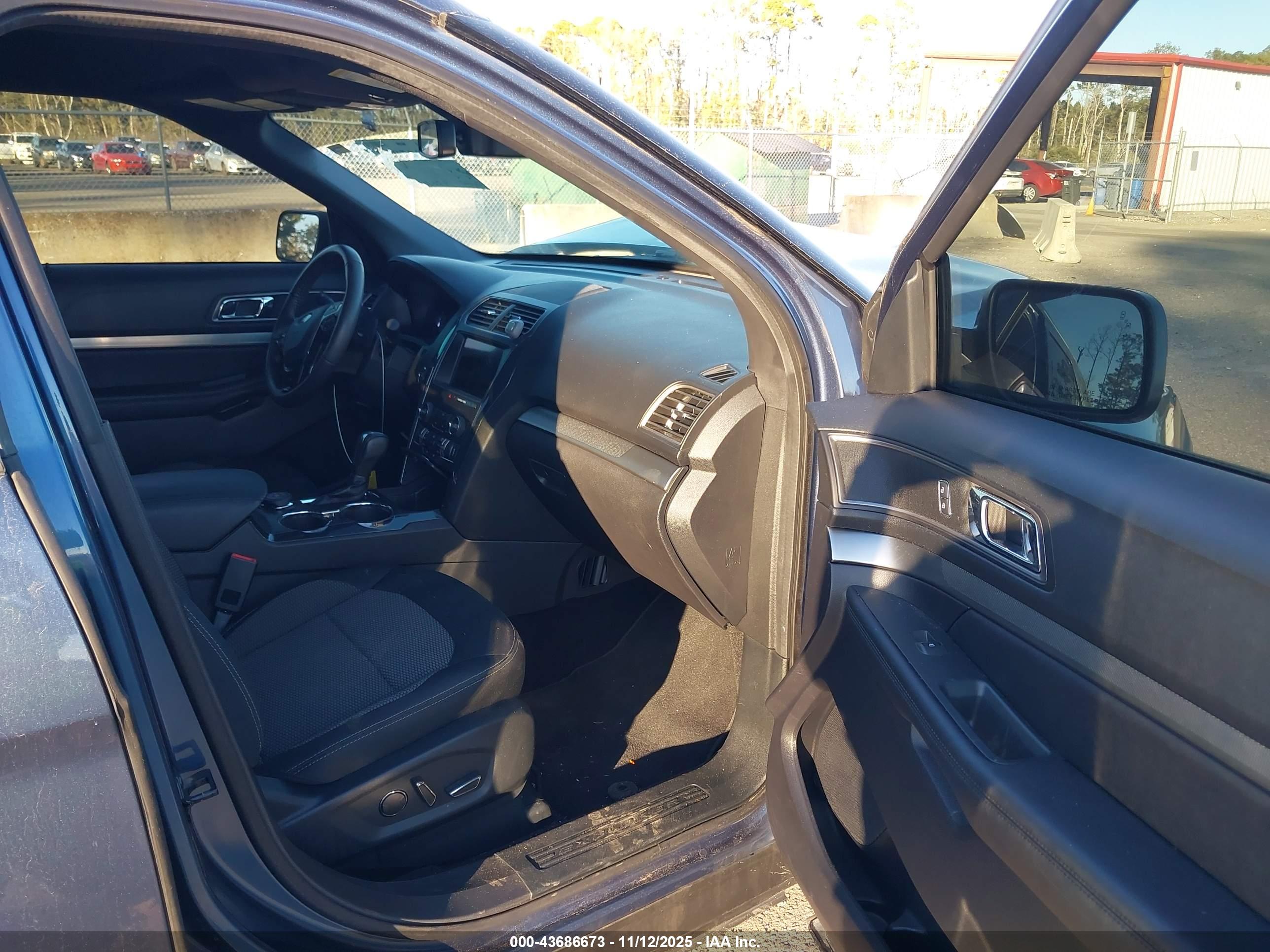 FORD EXPLORER image 5