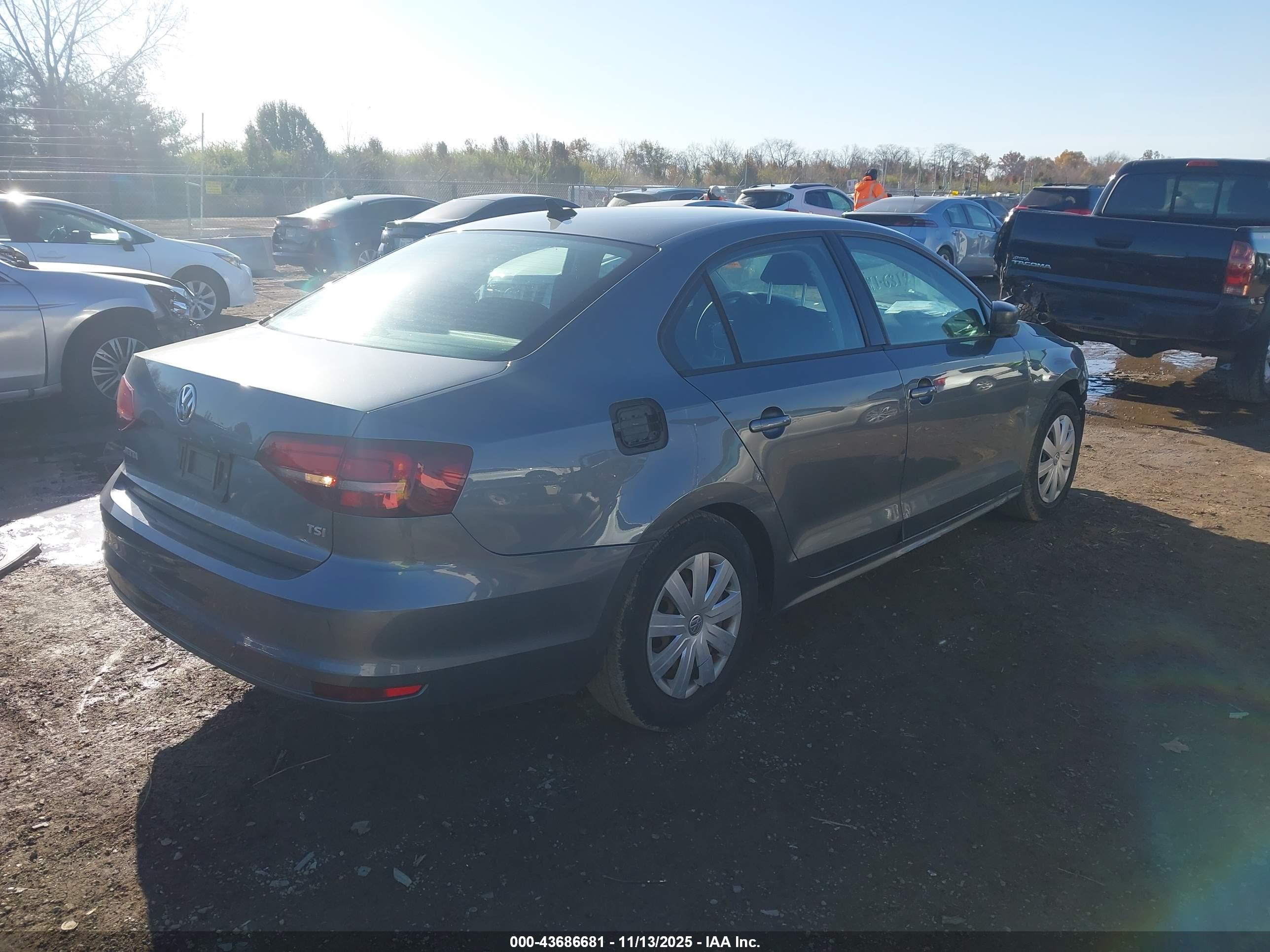 VOLKSWAGEN JETTA image 4