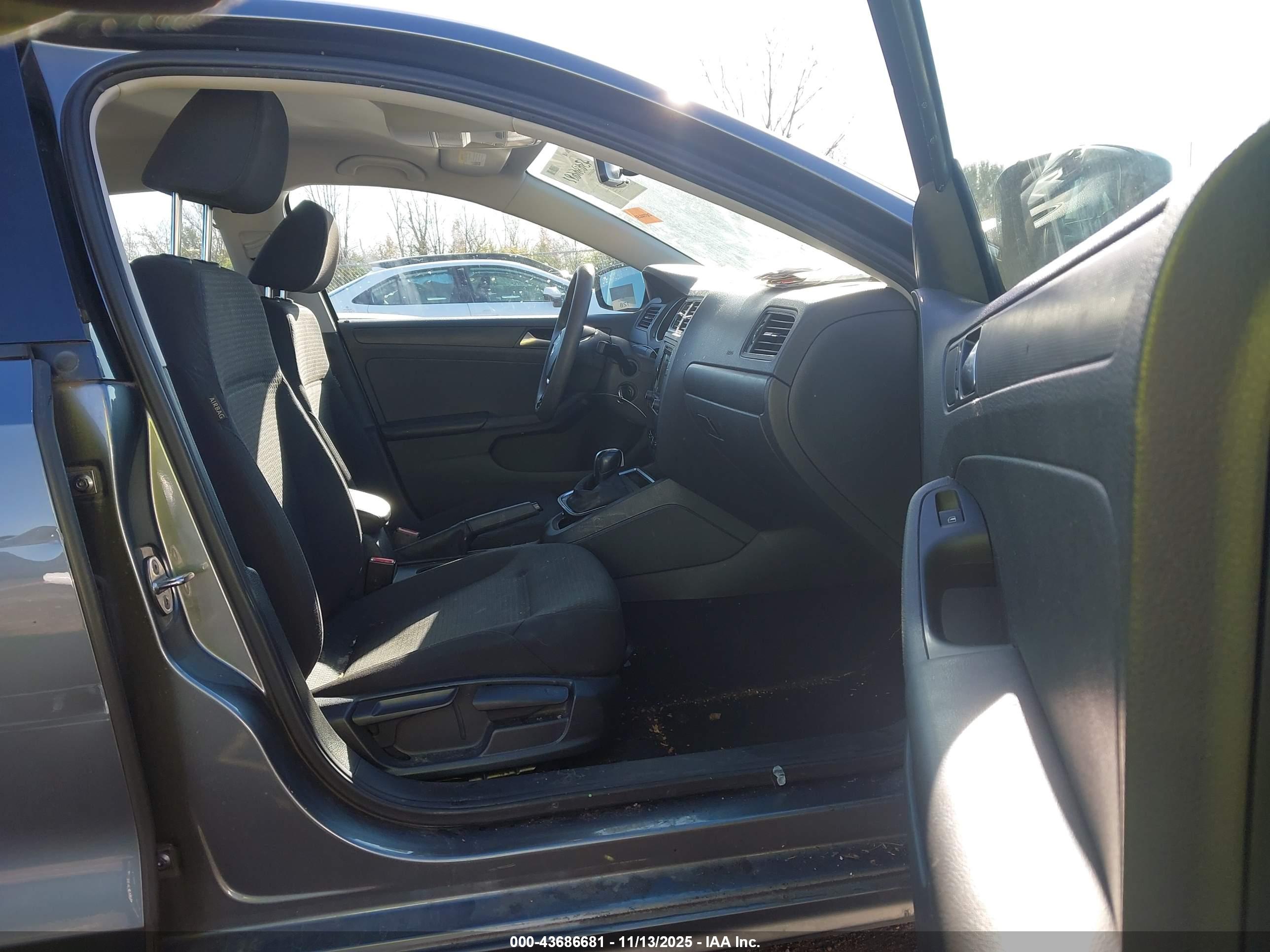 VOLKSWAGEN JETTA image 5