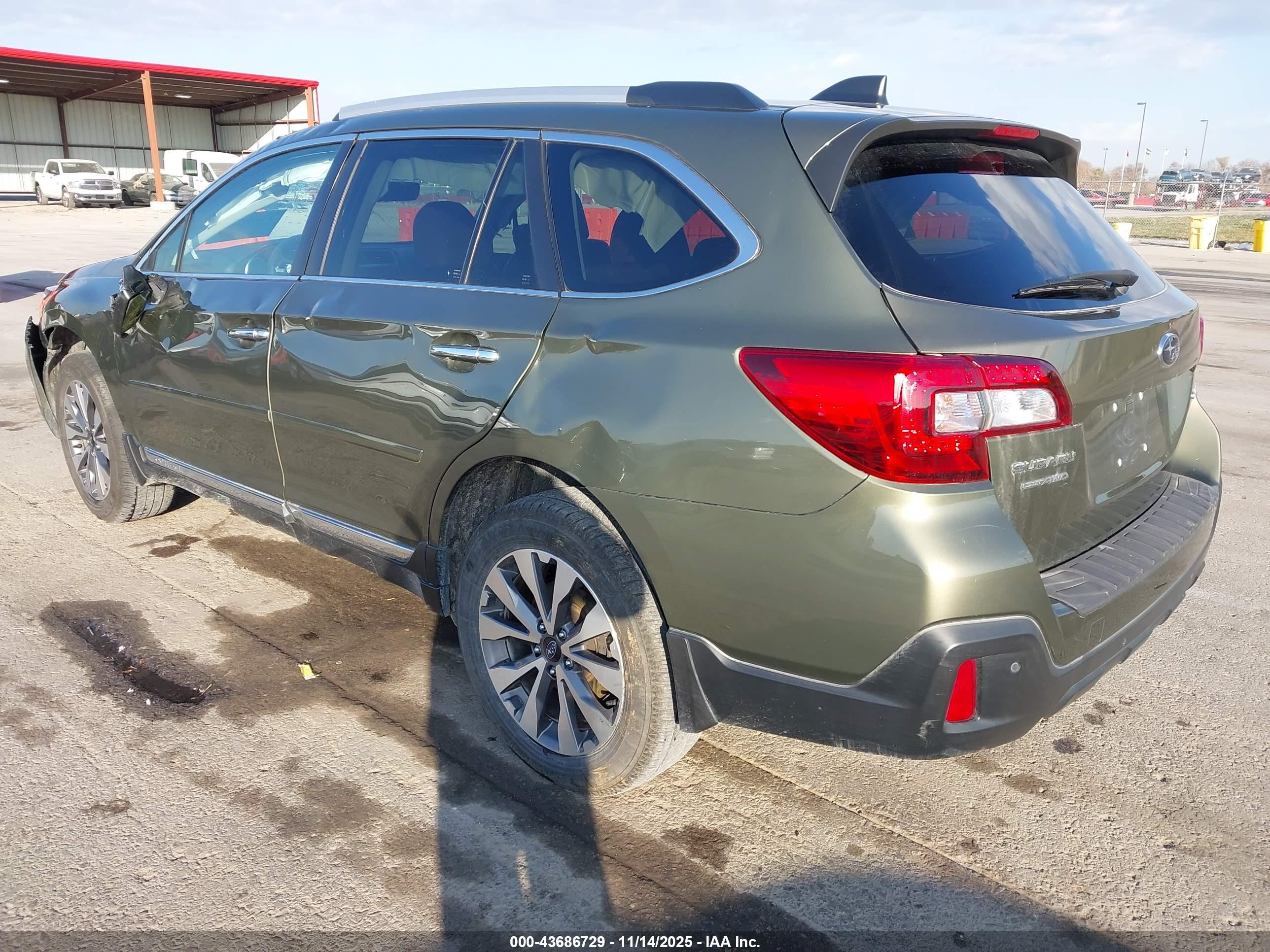 SUBARU OUTBACK image 3