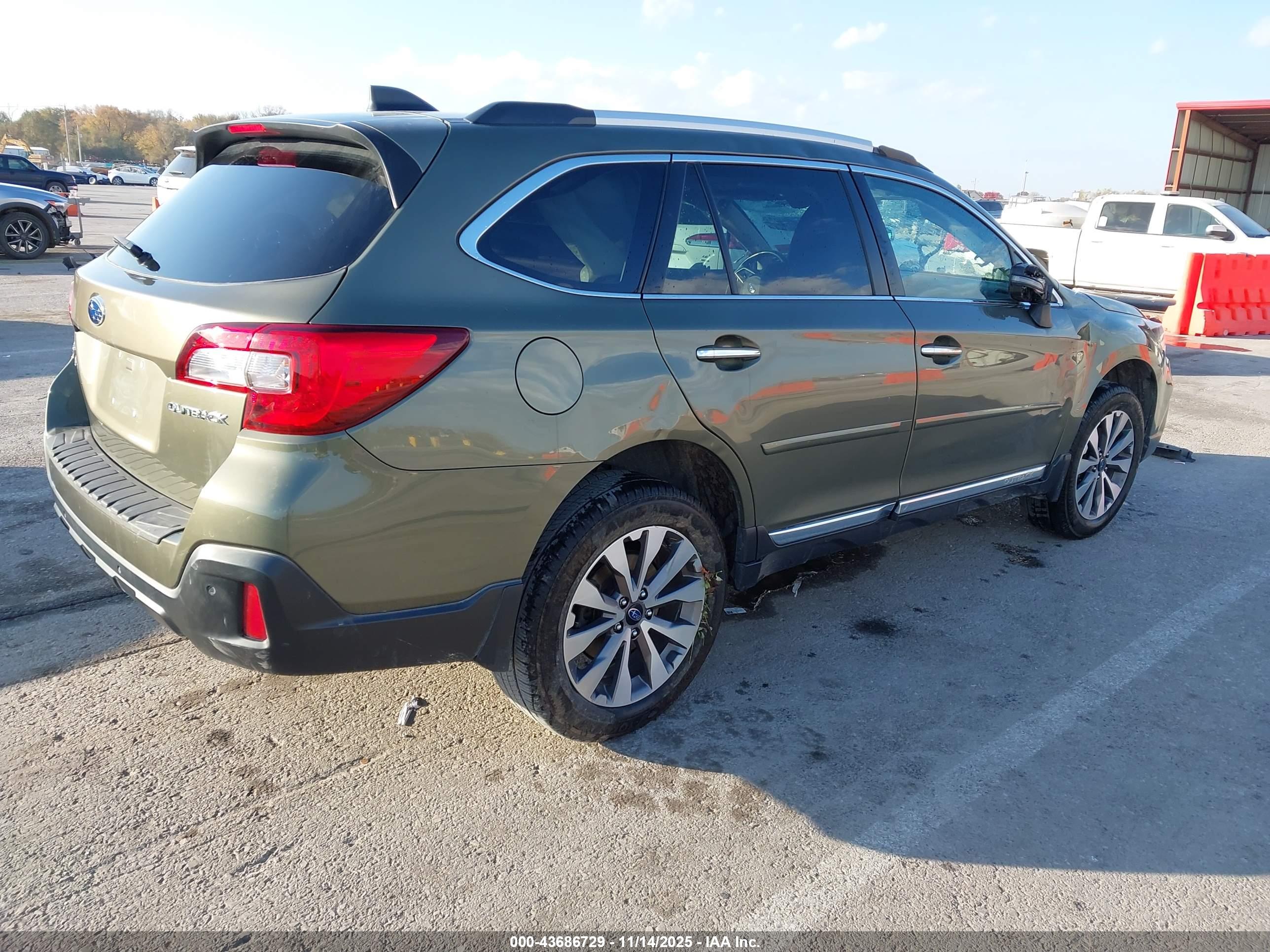 SUBARU OUTBACK image 4