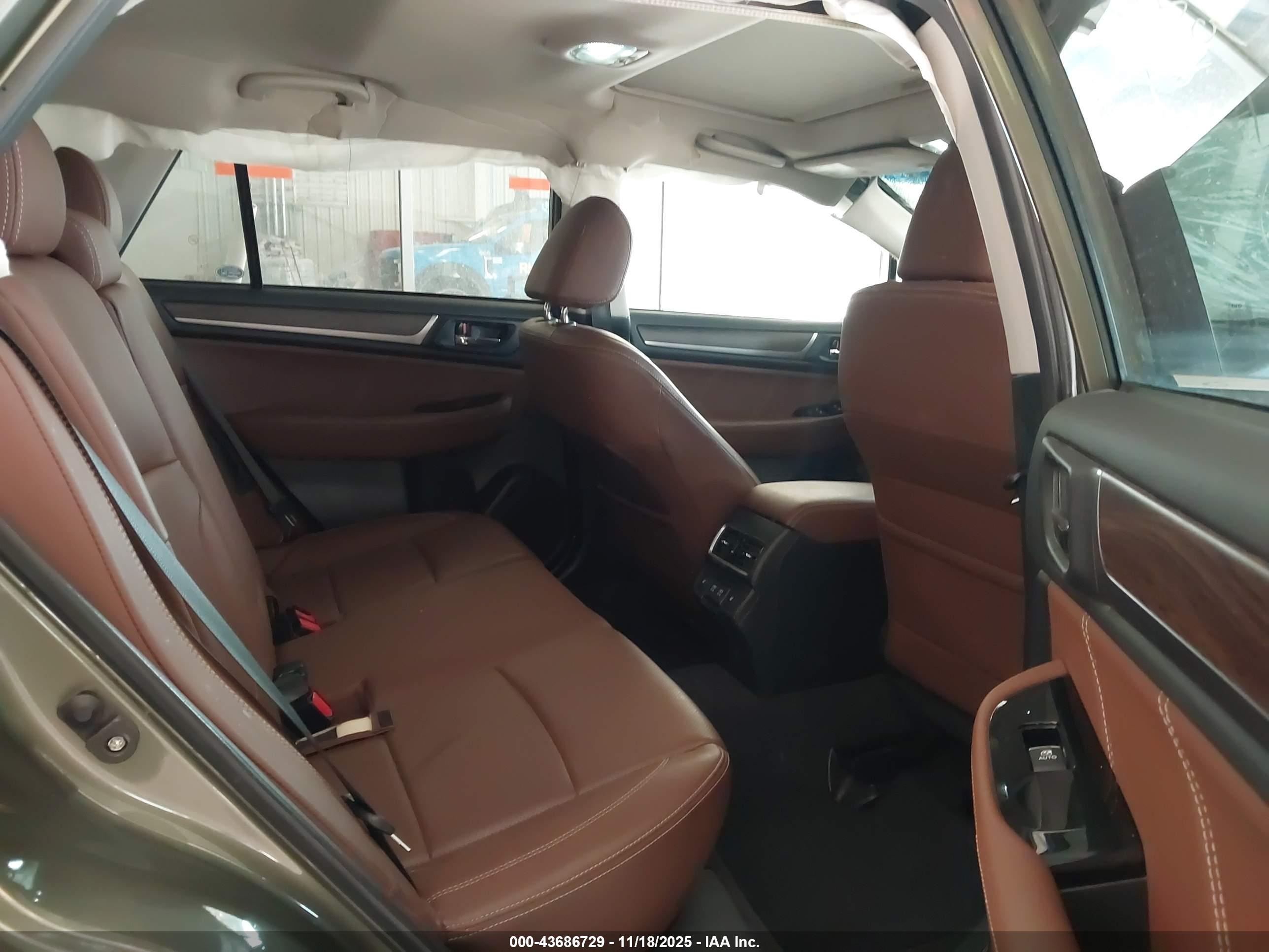 SUBARU OUTBACK image 8