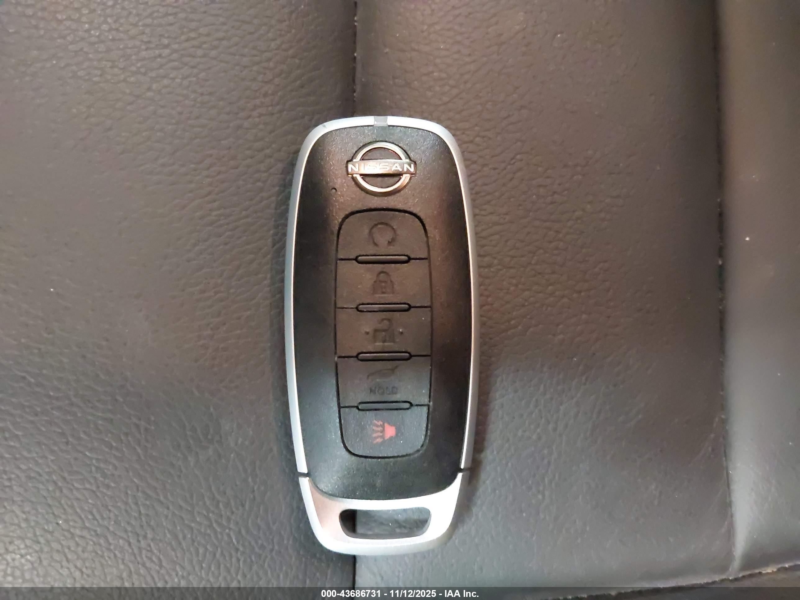 NISSAN ROGUE image 11
