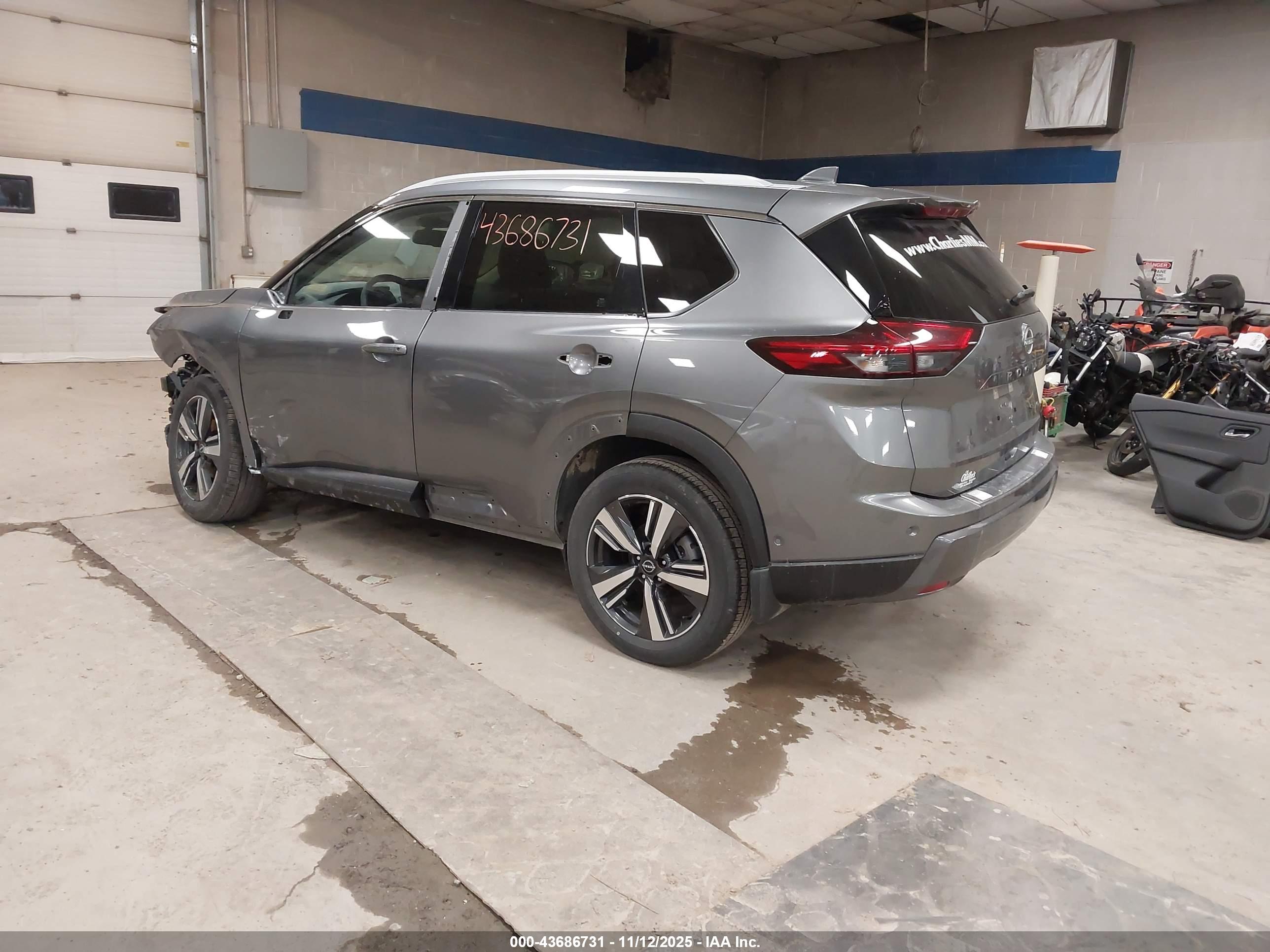NISSAN ROGUE image 3