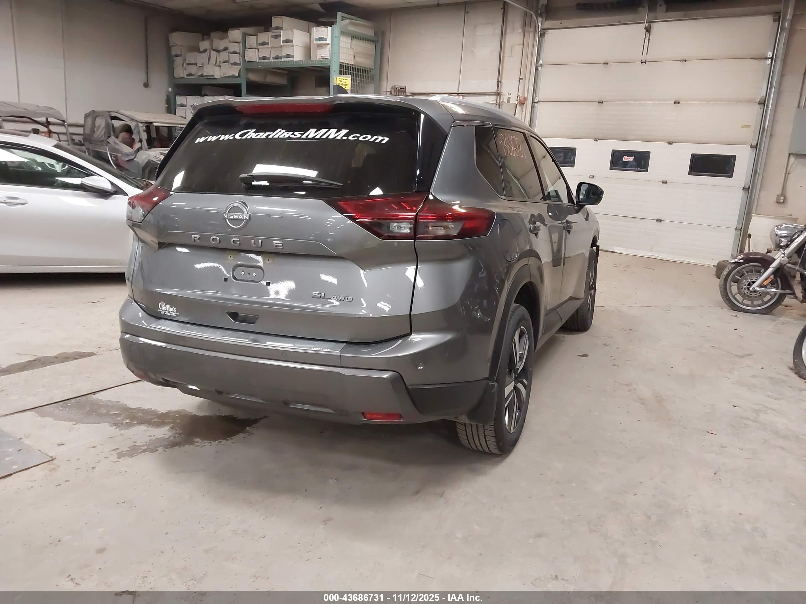 NISSAN ROGUE image 4