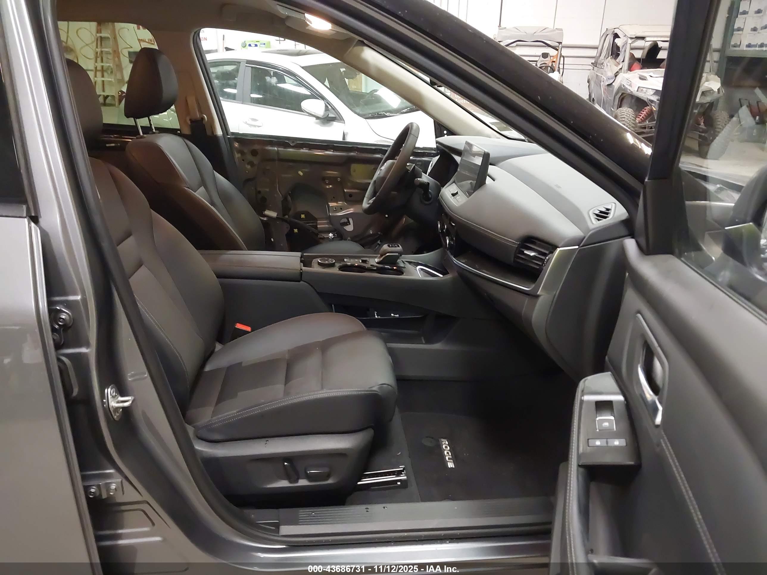 NISSAN ROGUE image 5