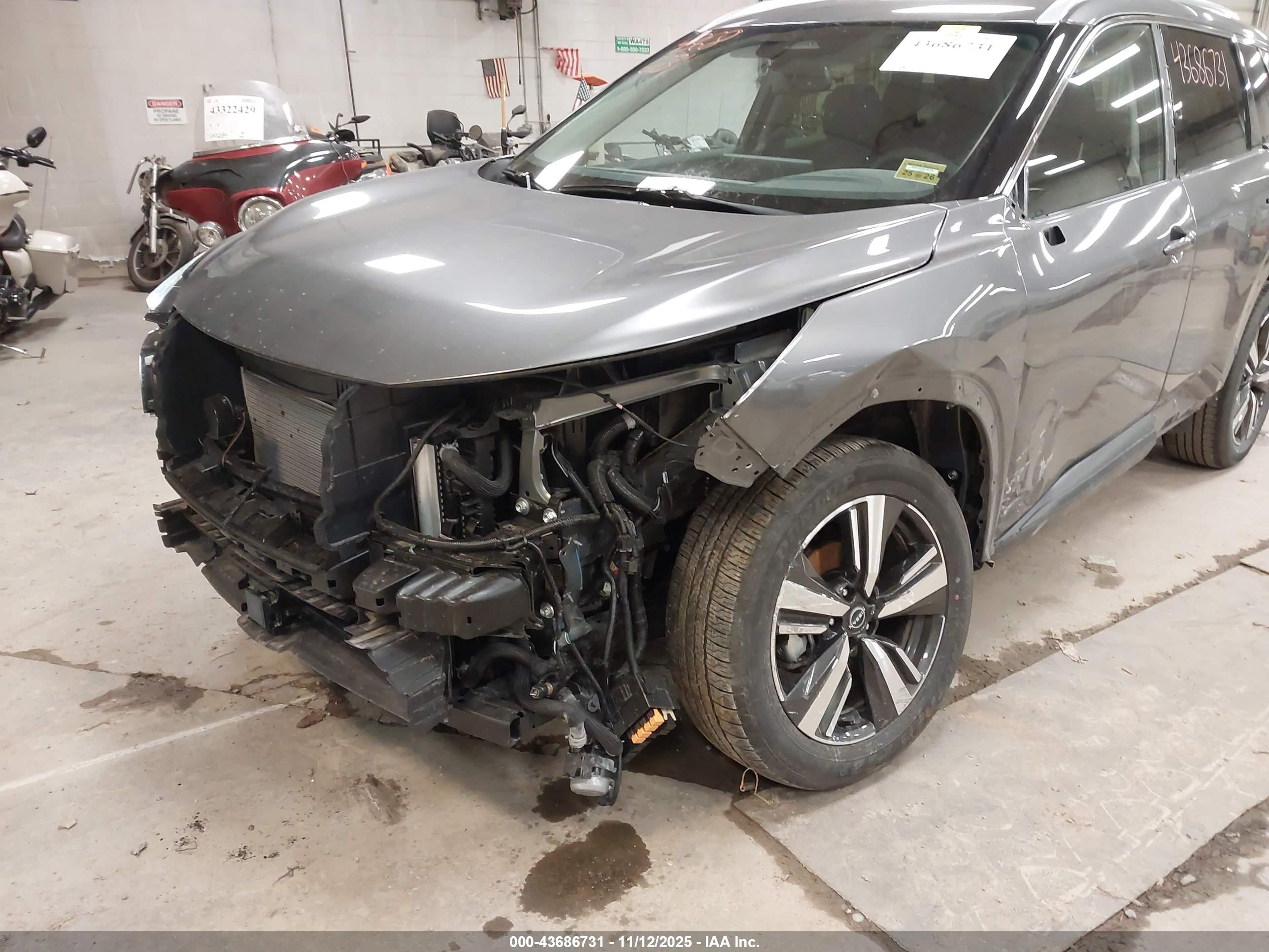 NISSAN ROGUE image 6