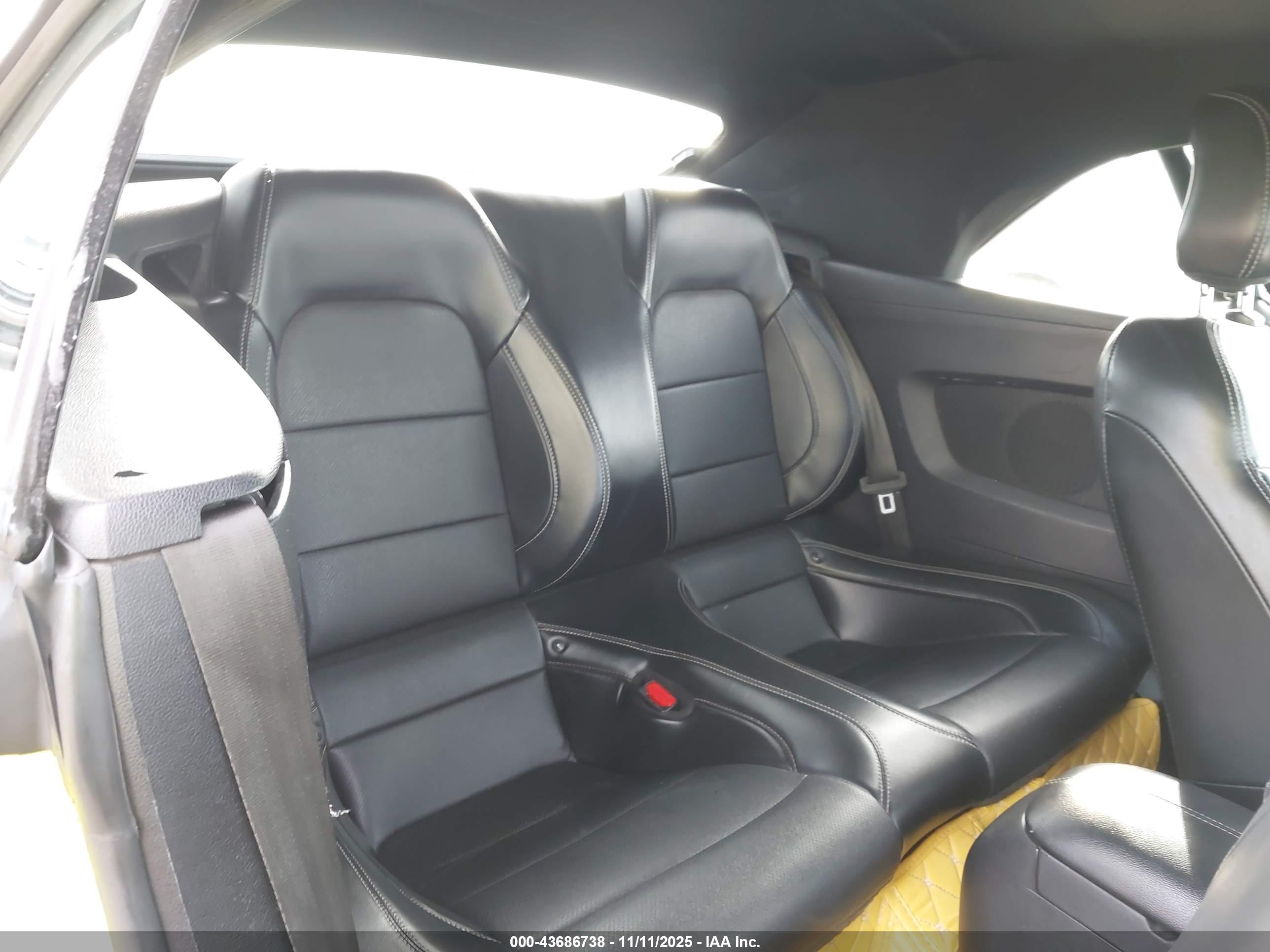 FORD MUSTANG image 8