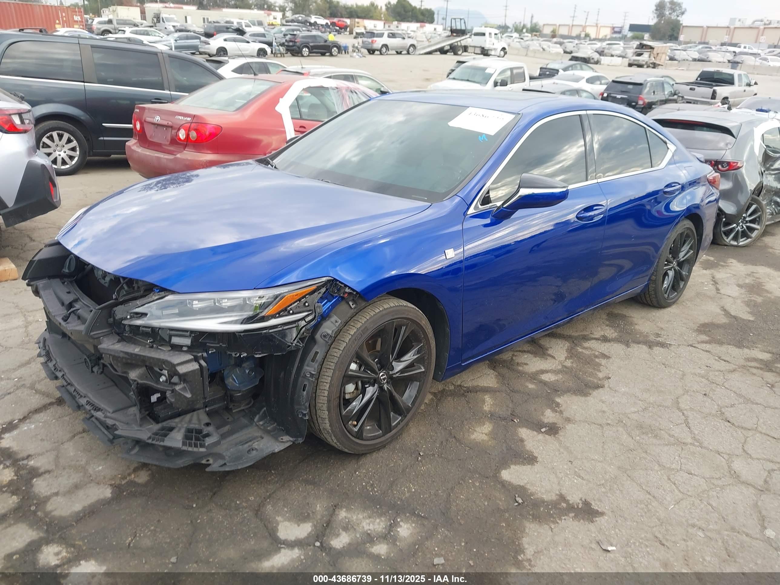 LEXUS ES image 2