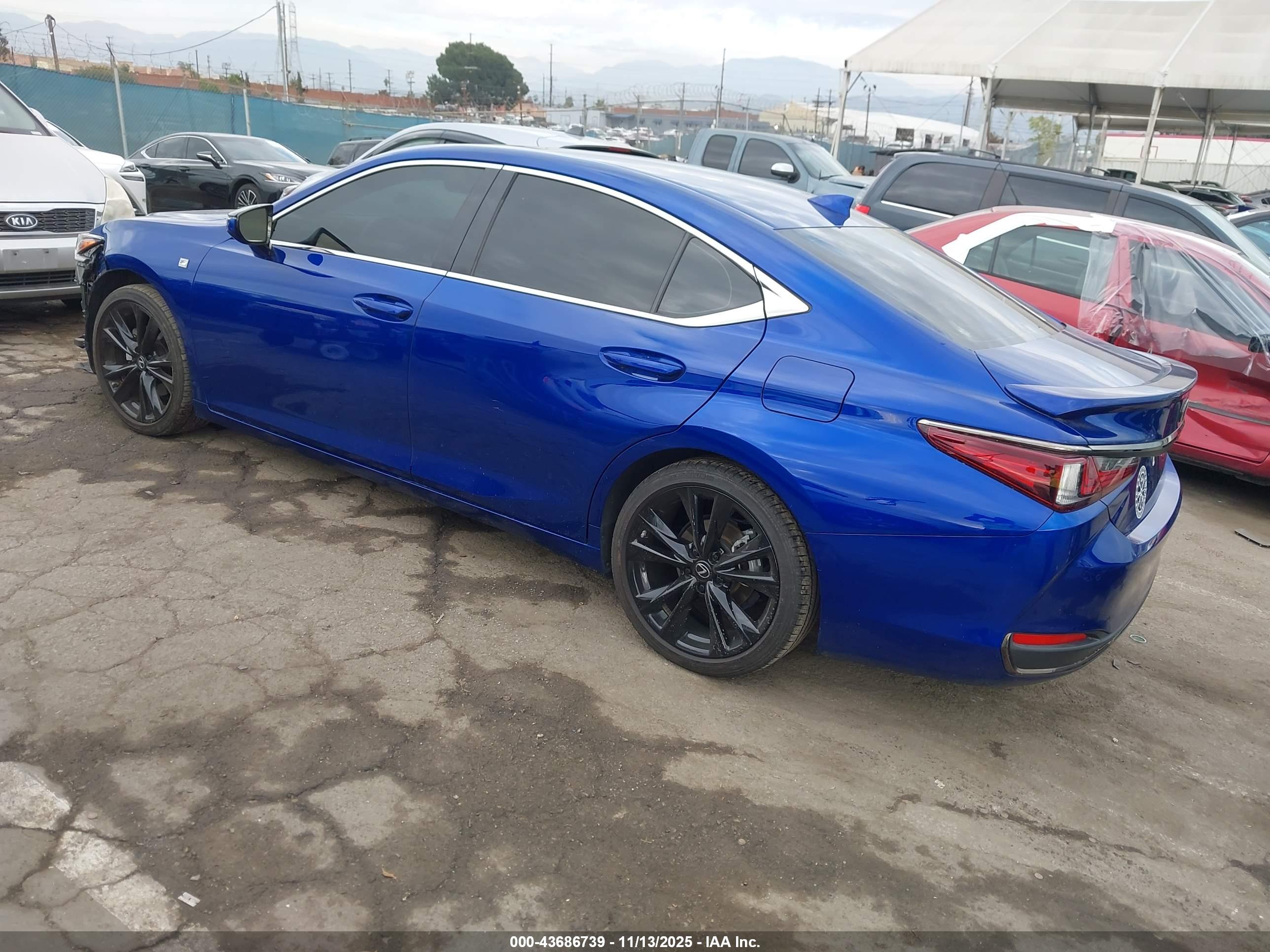 LEXUS ES image 3
