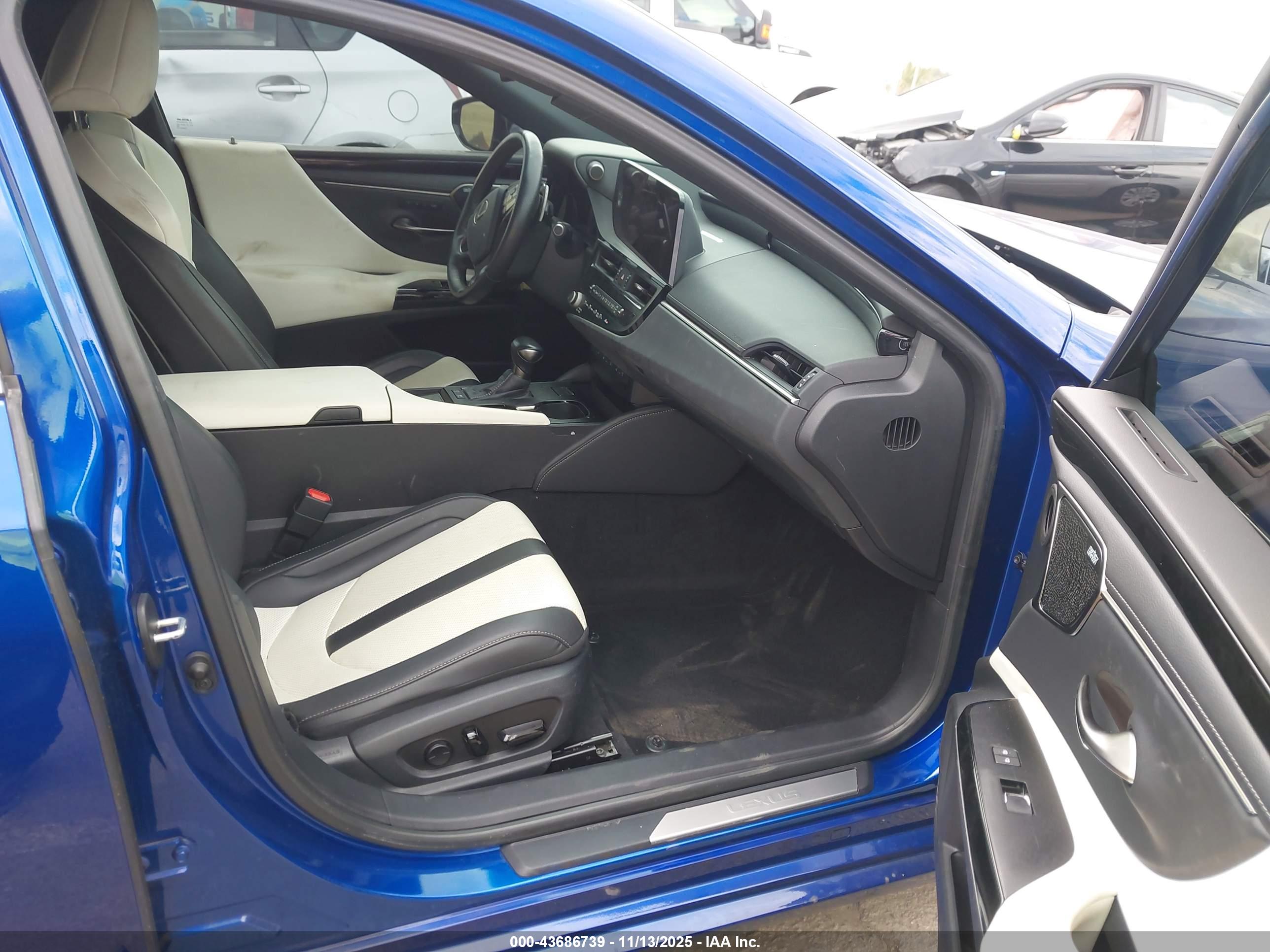 LEXUS ES image 5