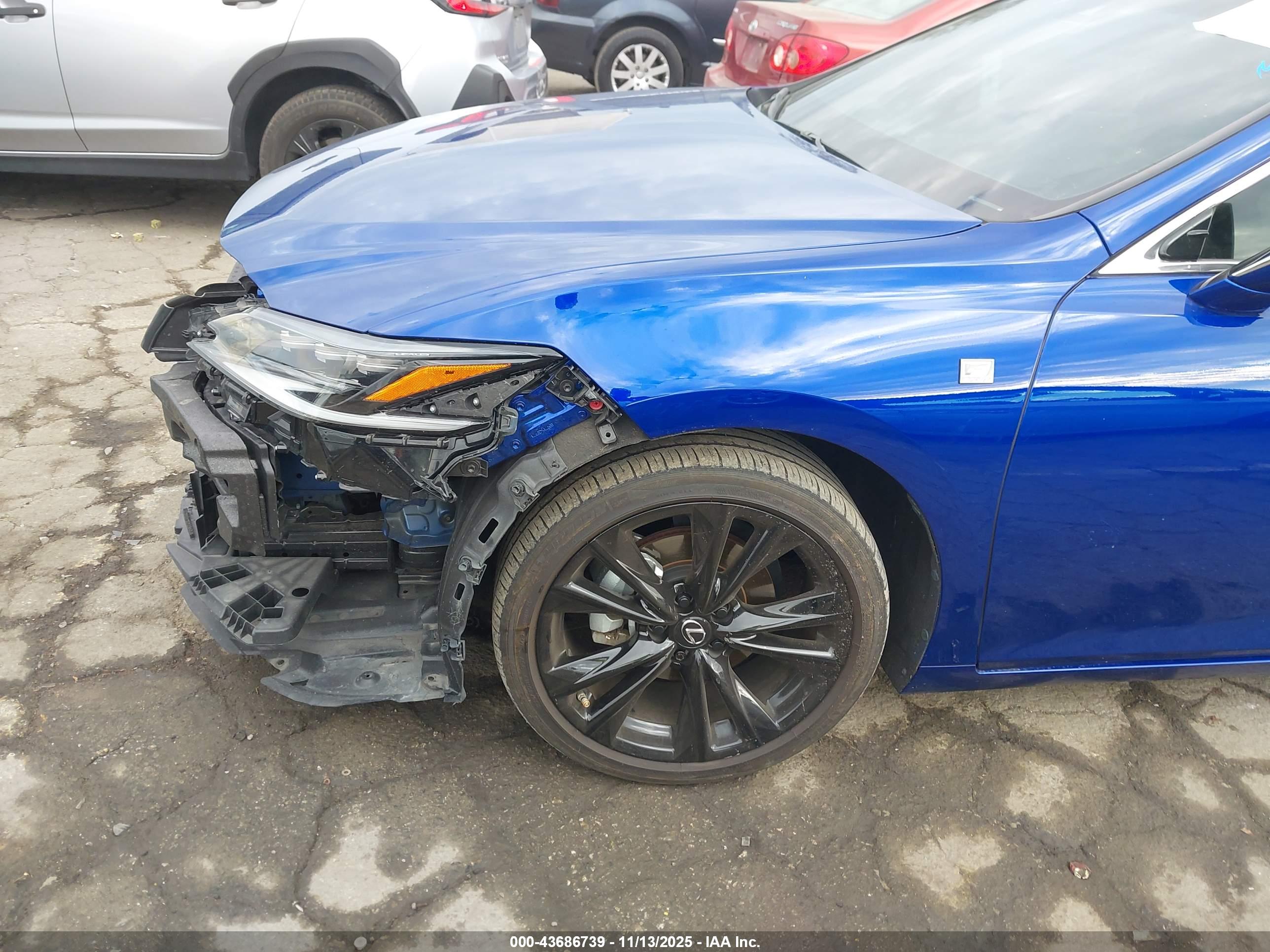 LEXUS ES image 6