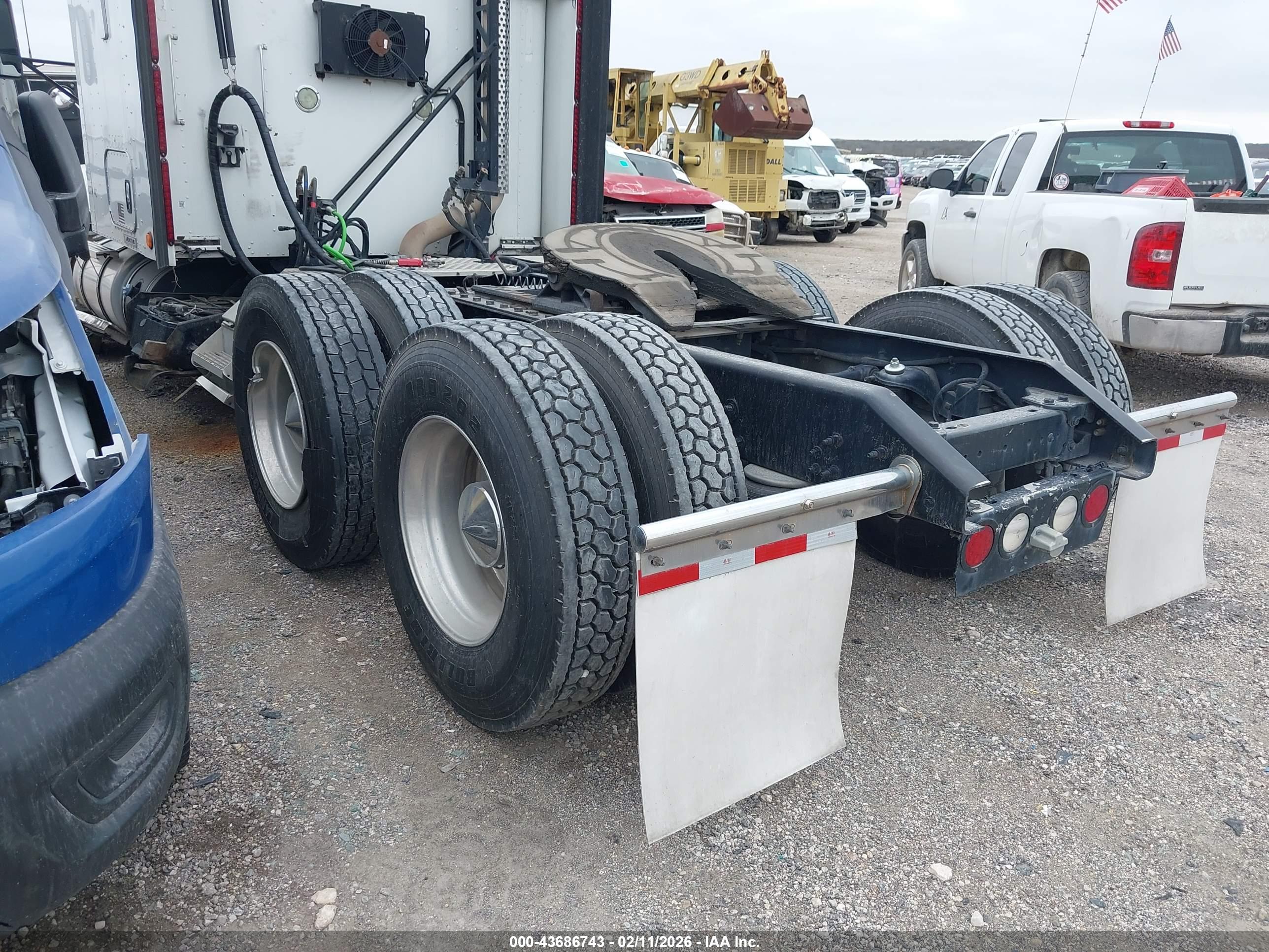 KENWORTH CONSTRUCTION image 3