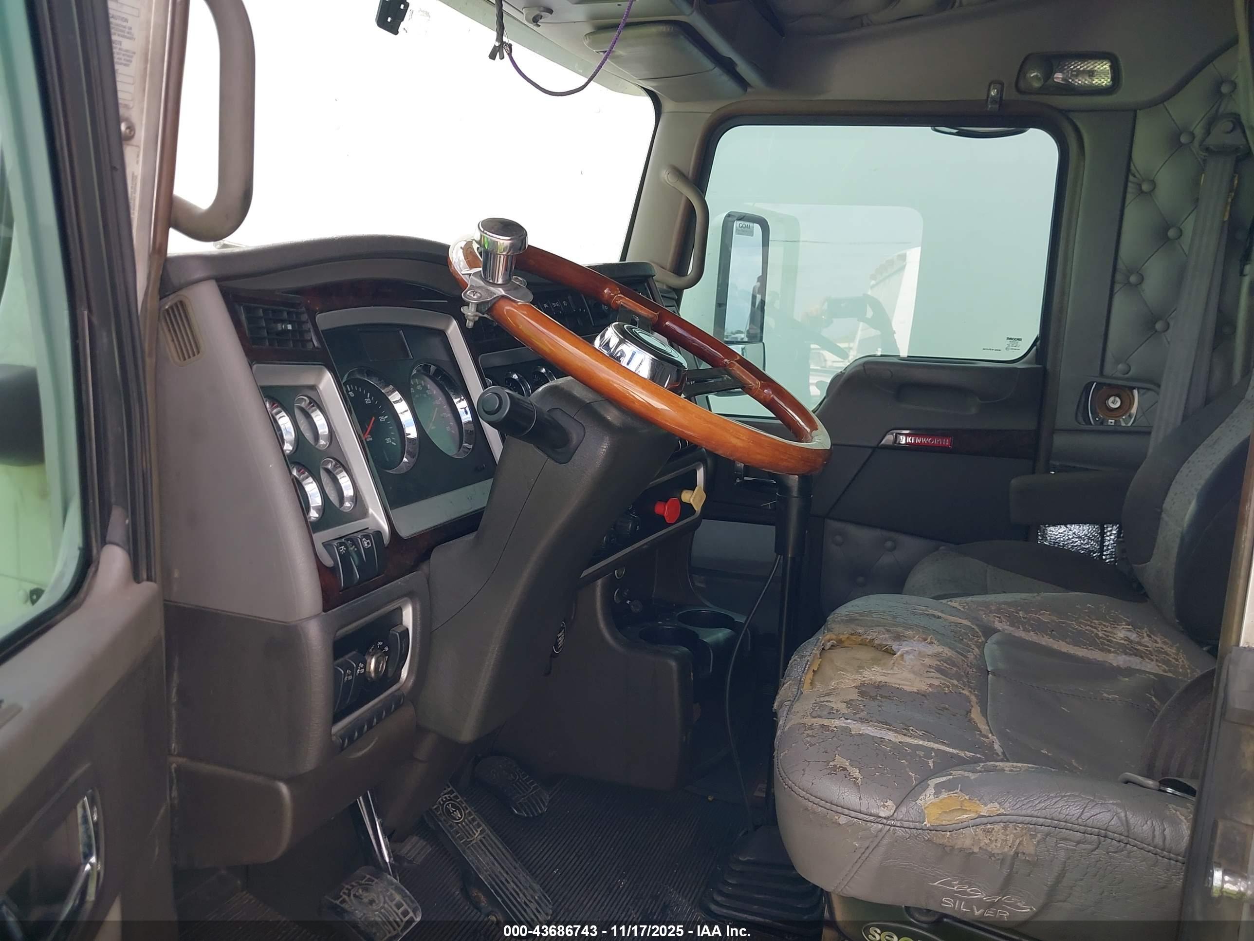 KENWORTH CONSTRUCTION image 8