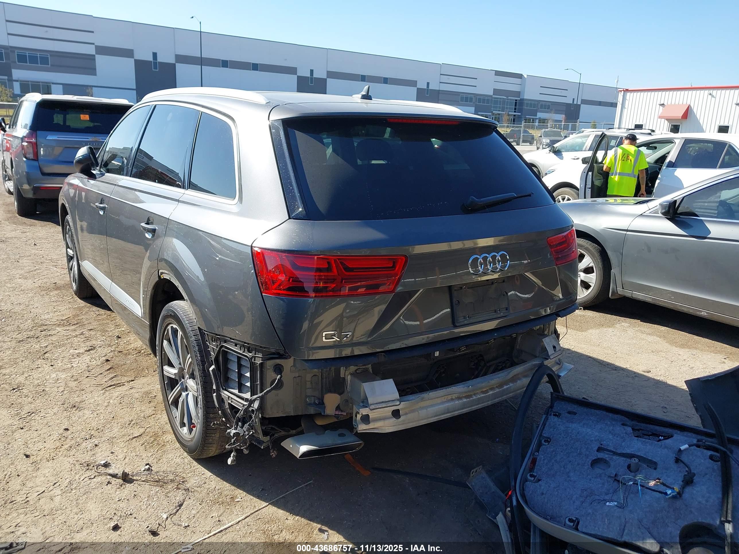 AUDI Q7 image 3