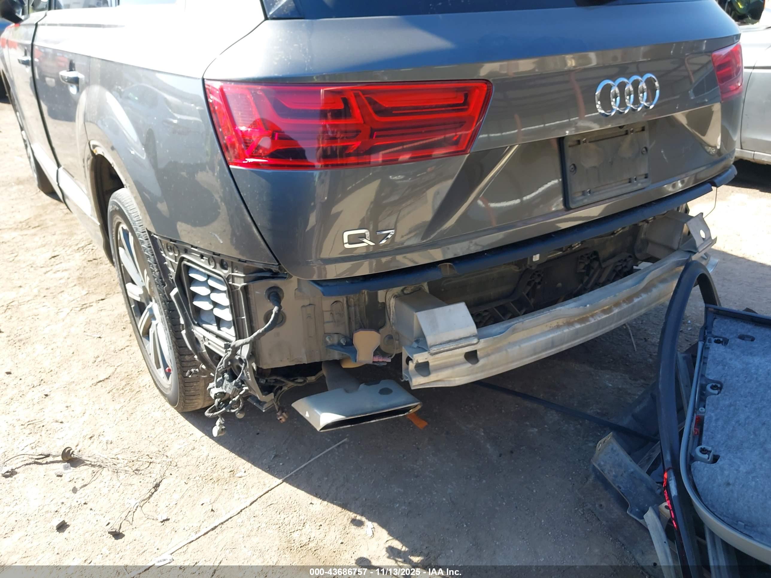 AUDI Q7 image 6