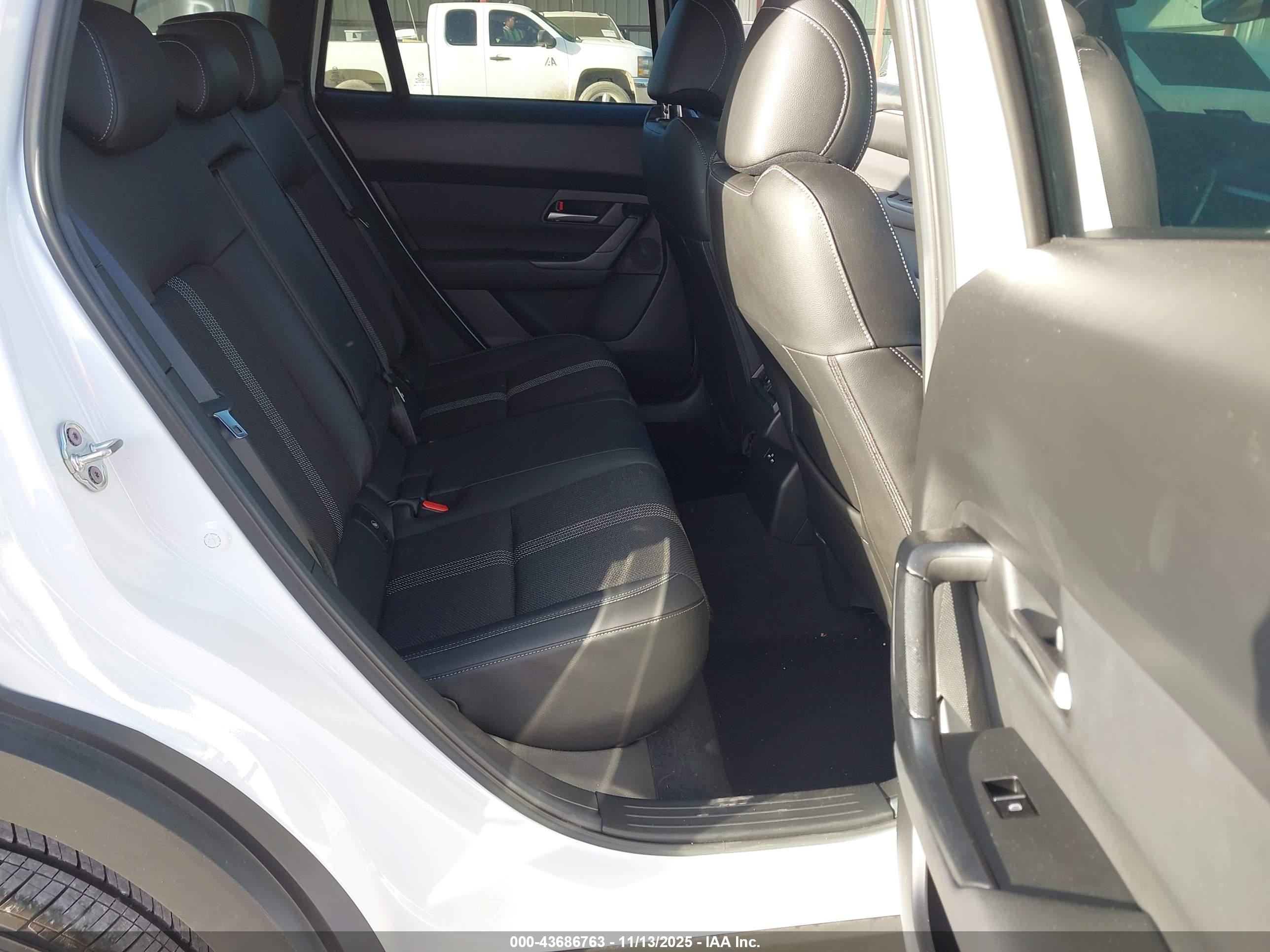 MAZDA CX-50 image 8