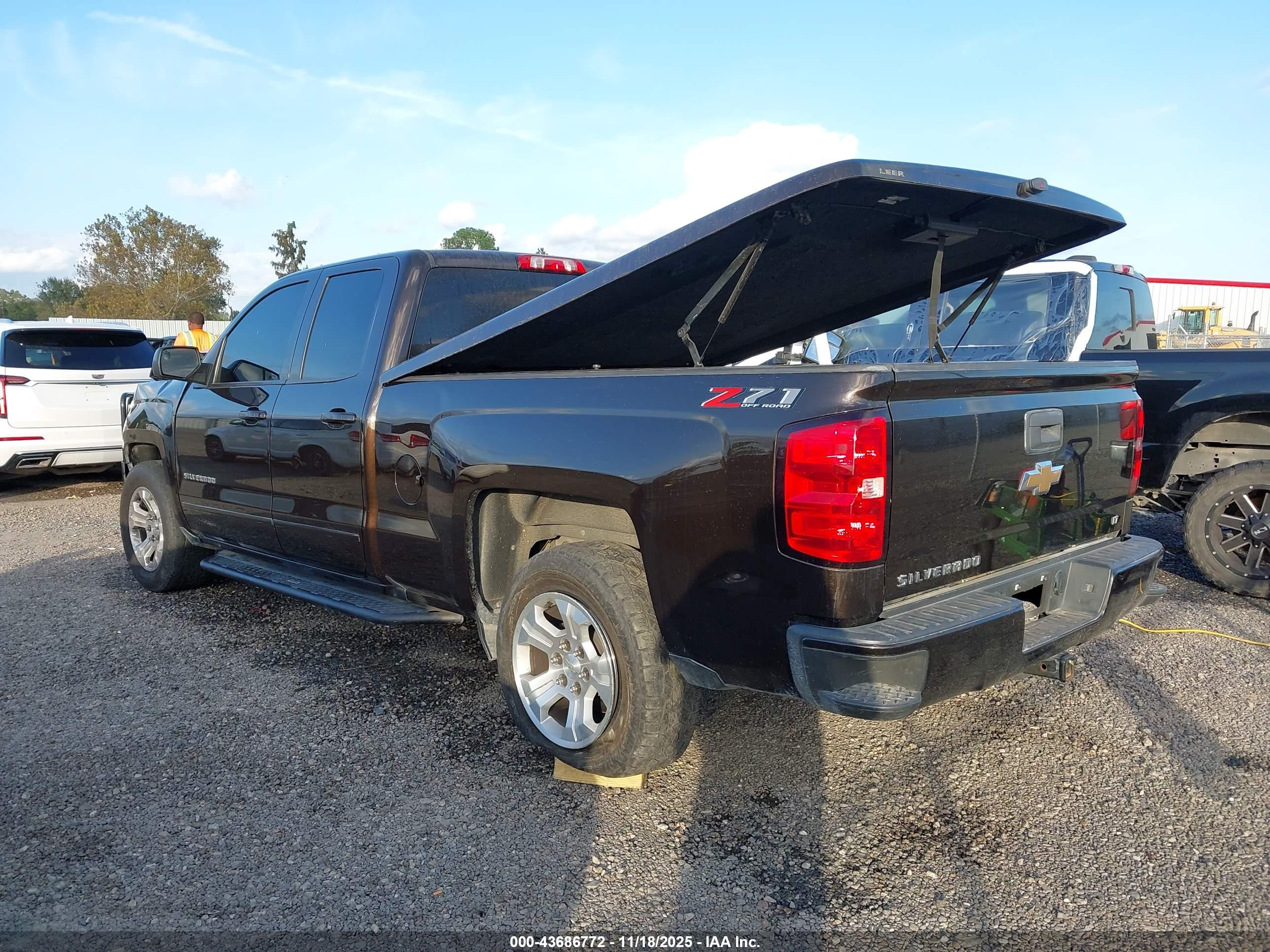 CHEVROLET SILVERADO image 3