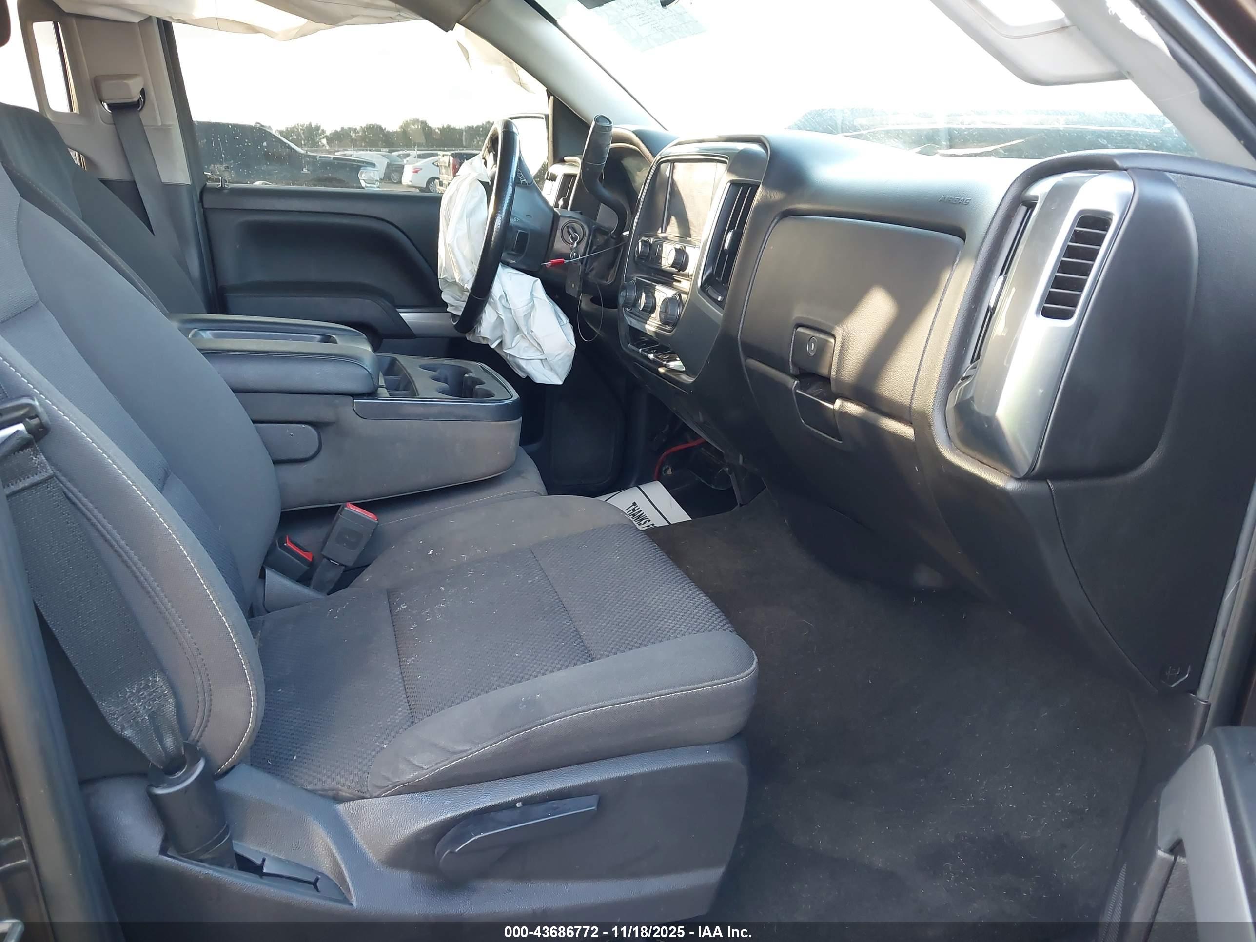 CHEVROLET SILVERADO image 5