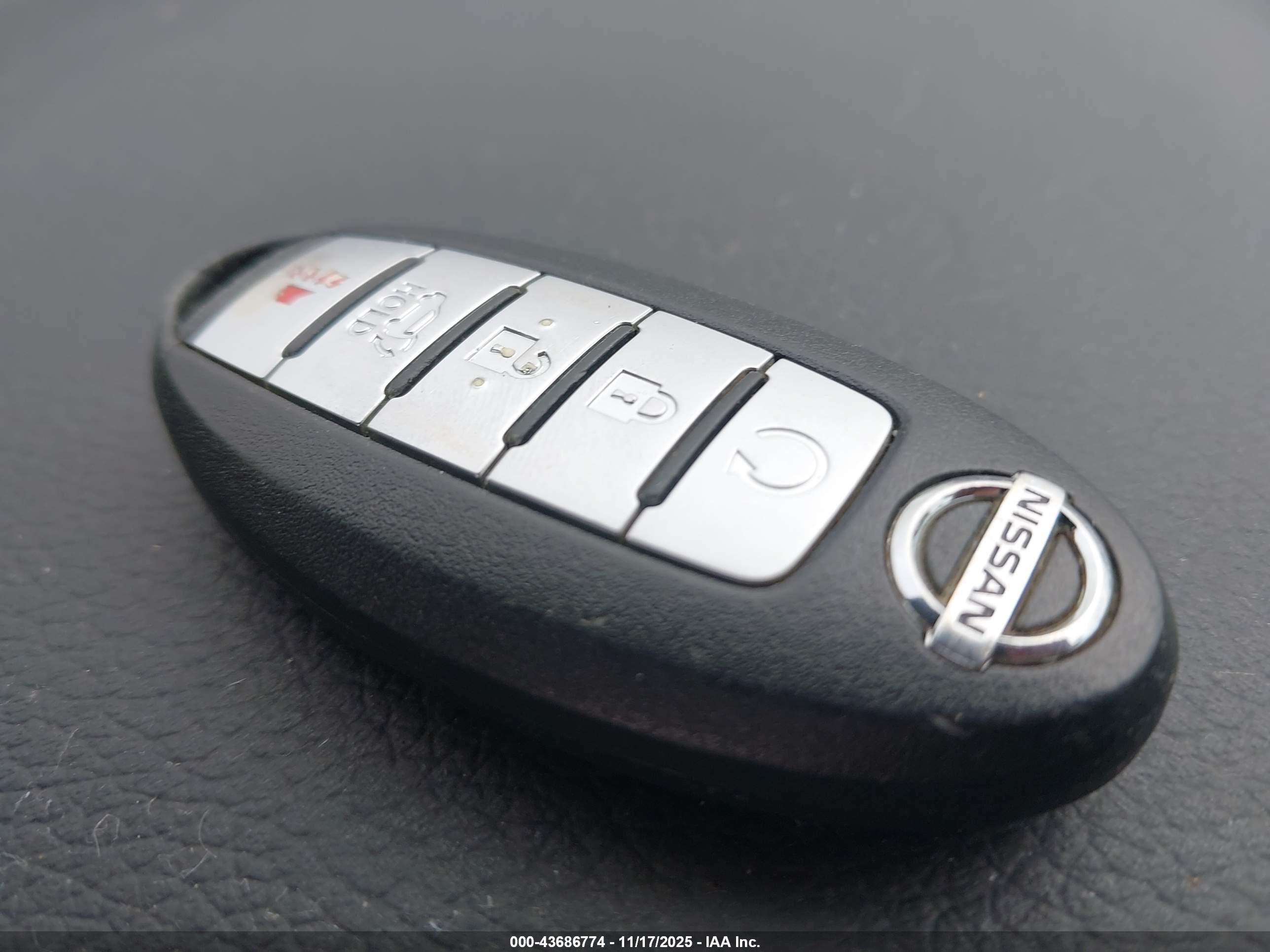 NISSAN ROGUE image 11