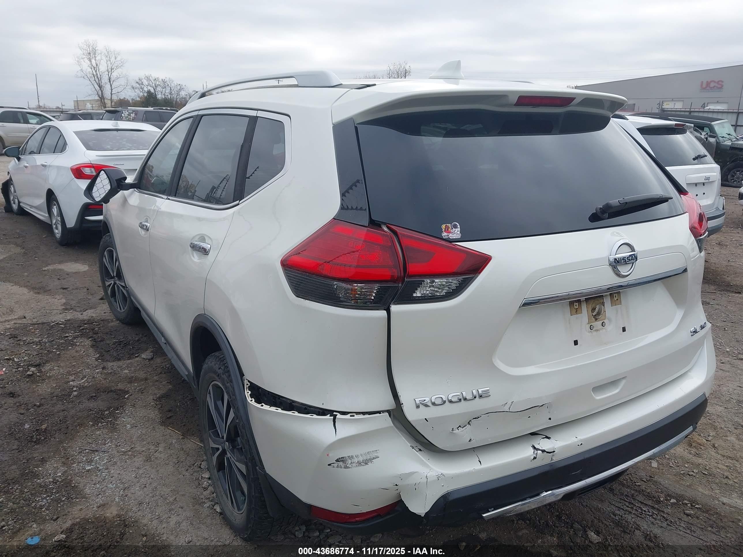 NISSAN ROGUE image 3
