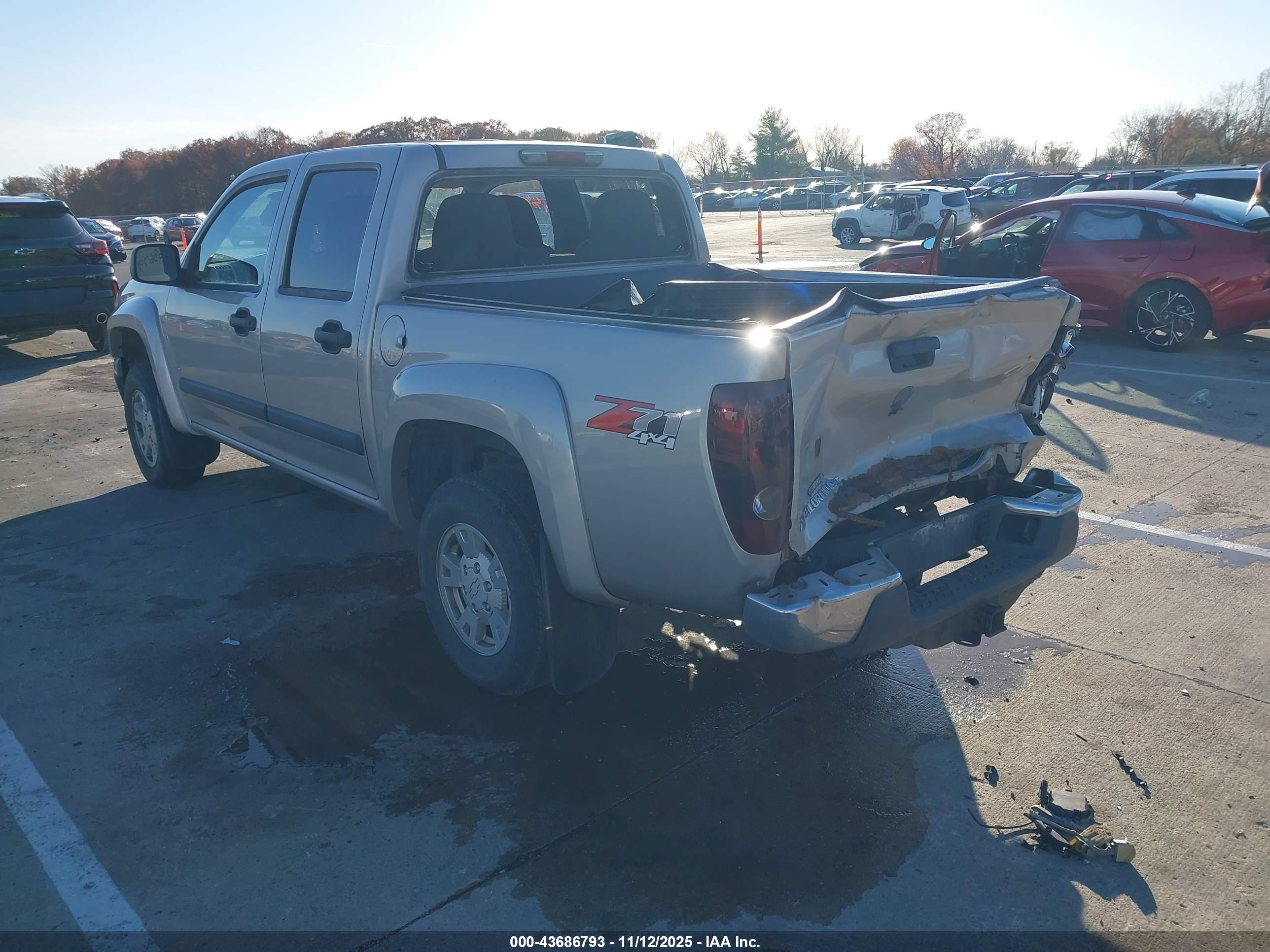 CHEVROLET COLORADO image 3