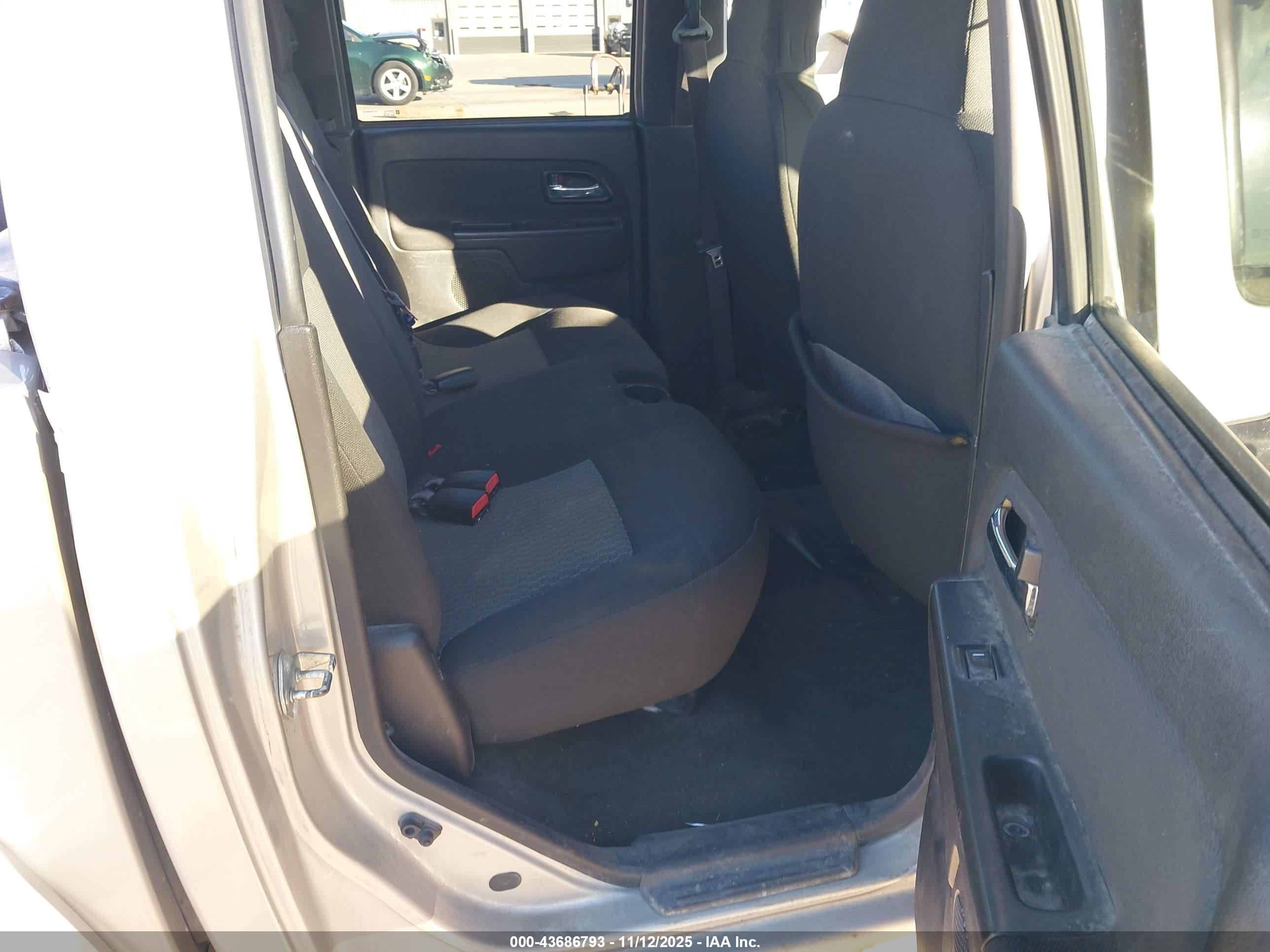 CHEVROLET COLORADO image 8