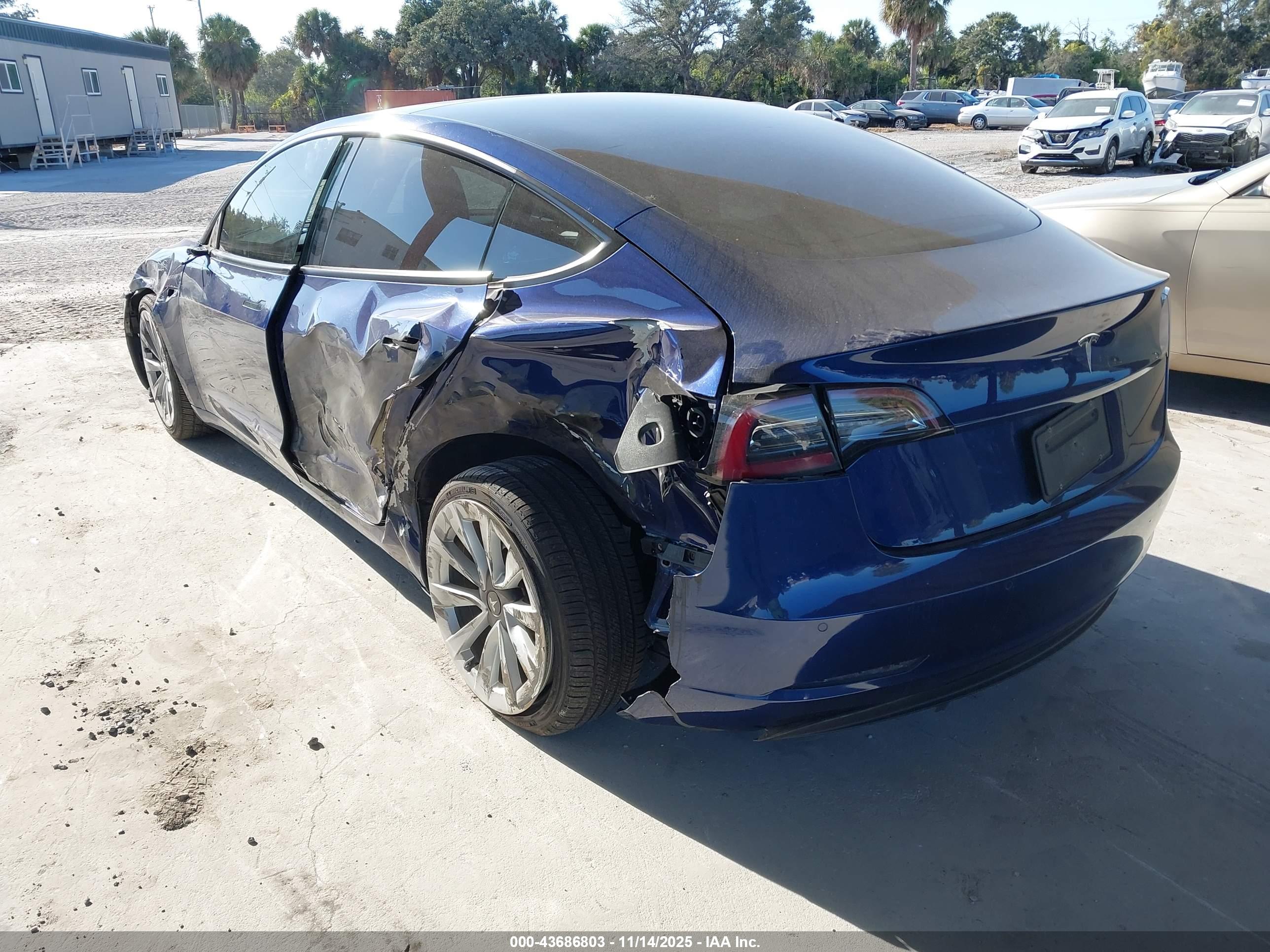 TESLA MODEL image 3