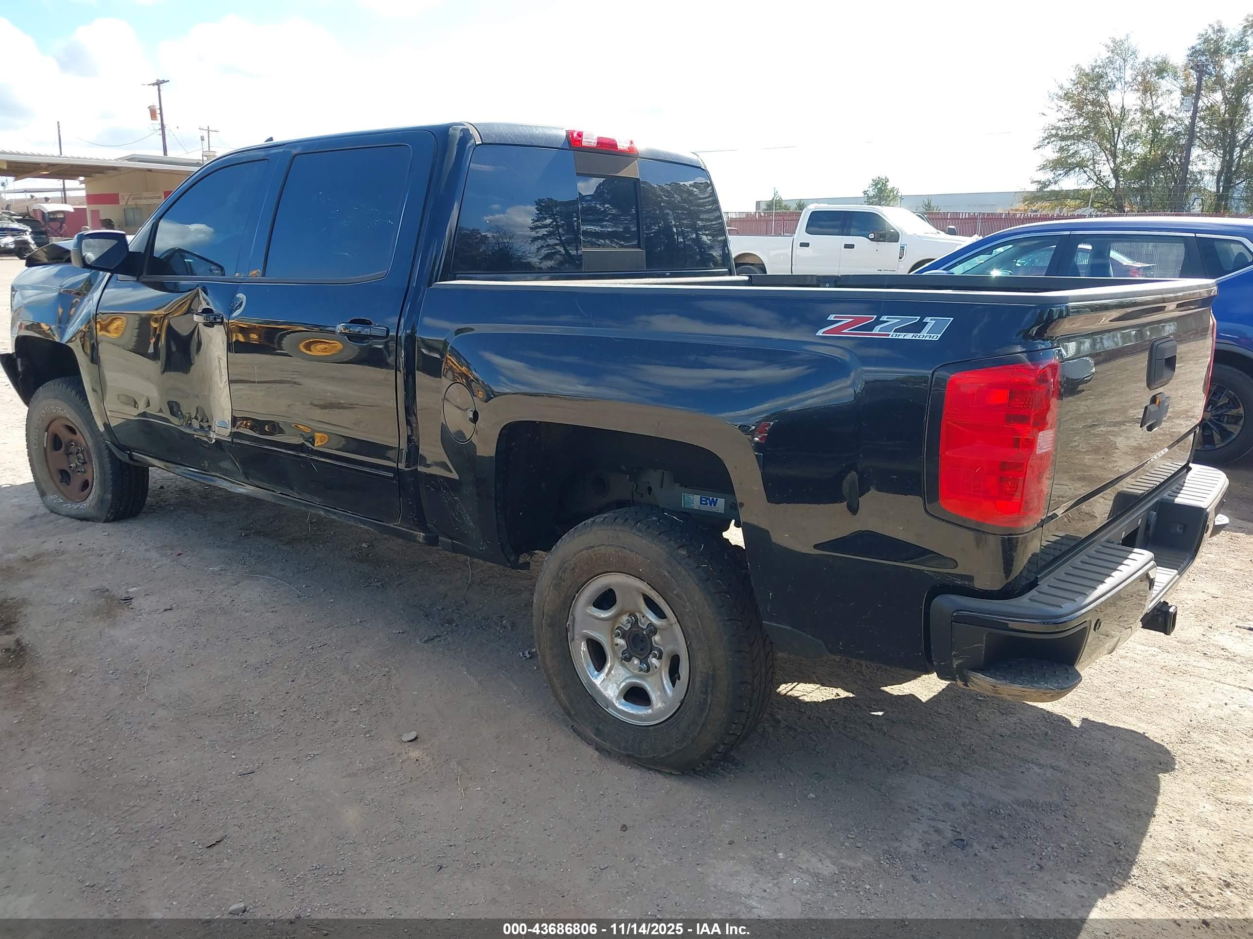 CHEVROLET SILVERADO image 3